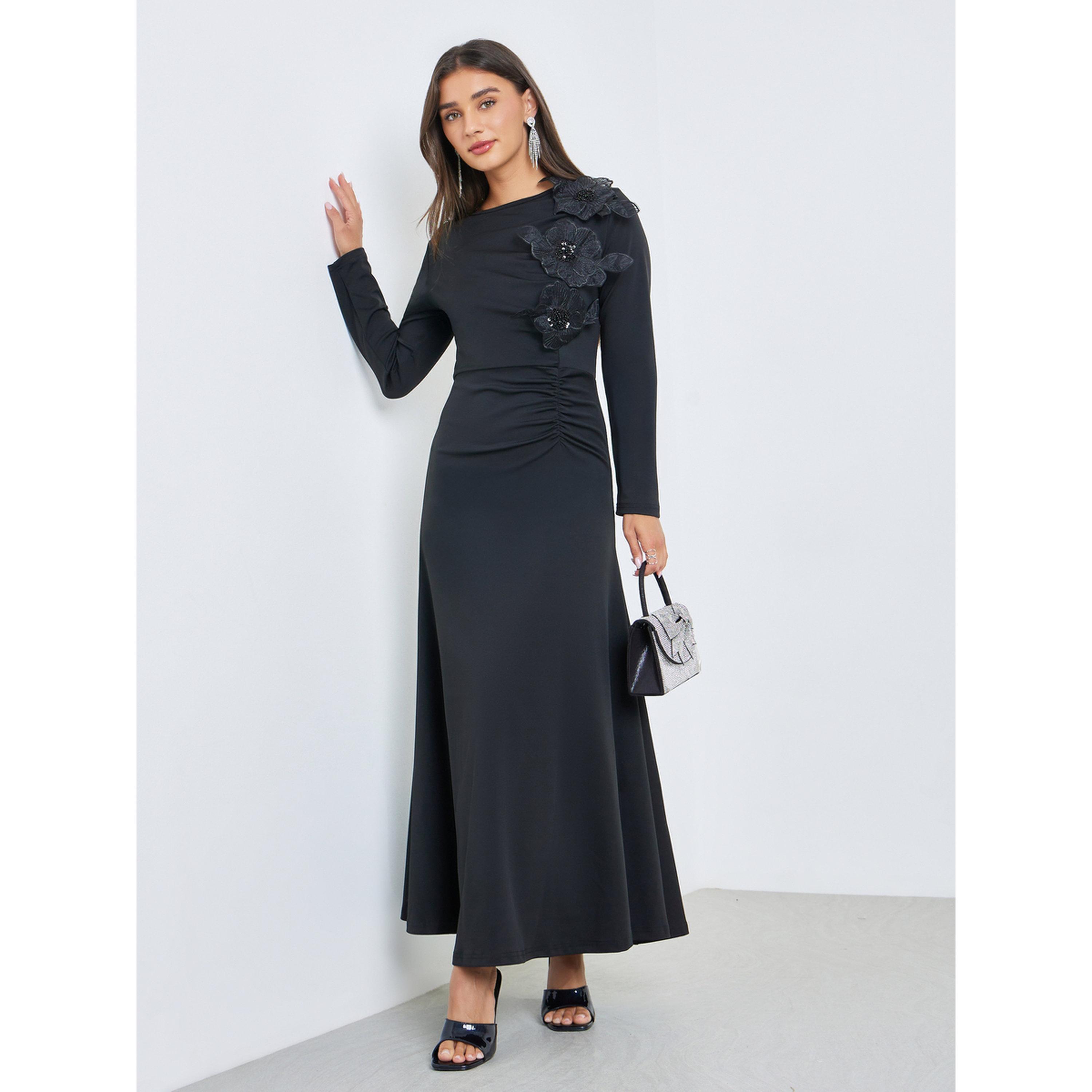 فستان طويل بحافة واسعة وتفاصيل أزهار بارزة-women-clothing-dresses-image-3