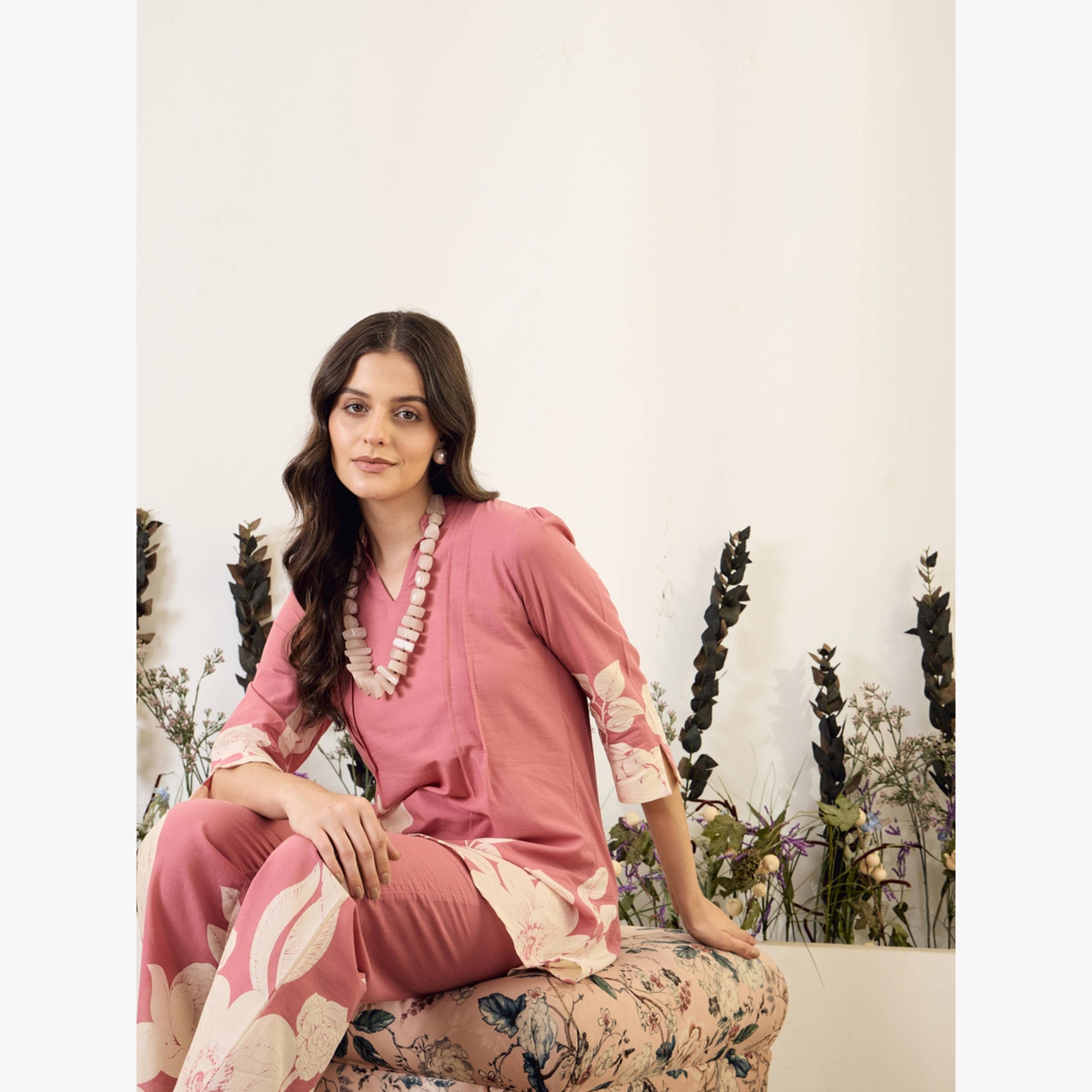 طقم منسق من بلوزة قطن مع بنطال بطبعة زهور-women-clothing-coordsets-image-4