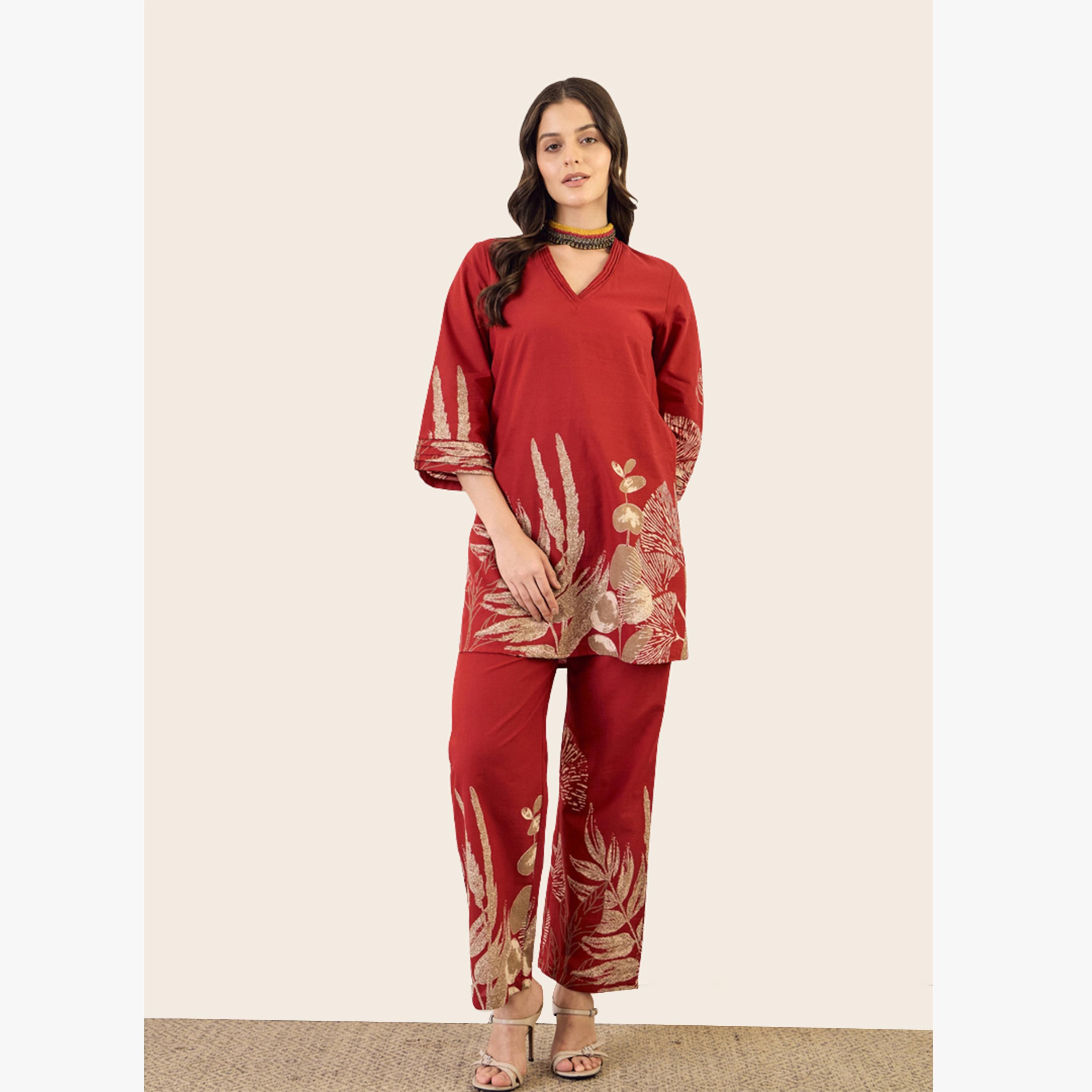 طقم منسق من بلوزة مع بنطال قطن خالص بطبعة زهور فويل-women-clothing-coordsets-image-1