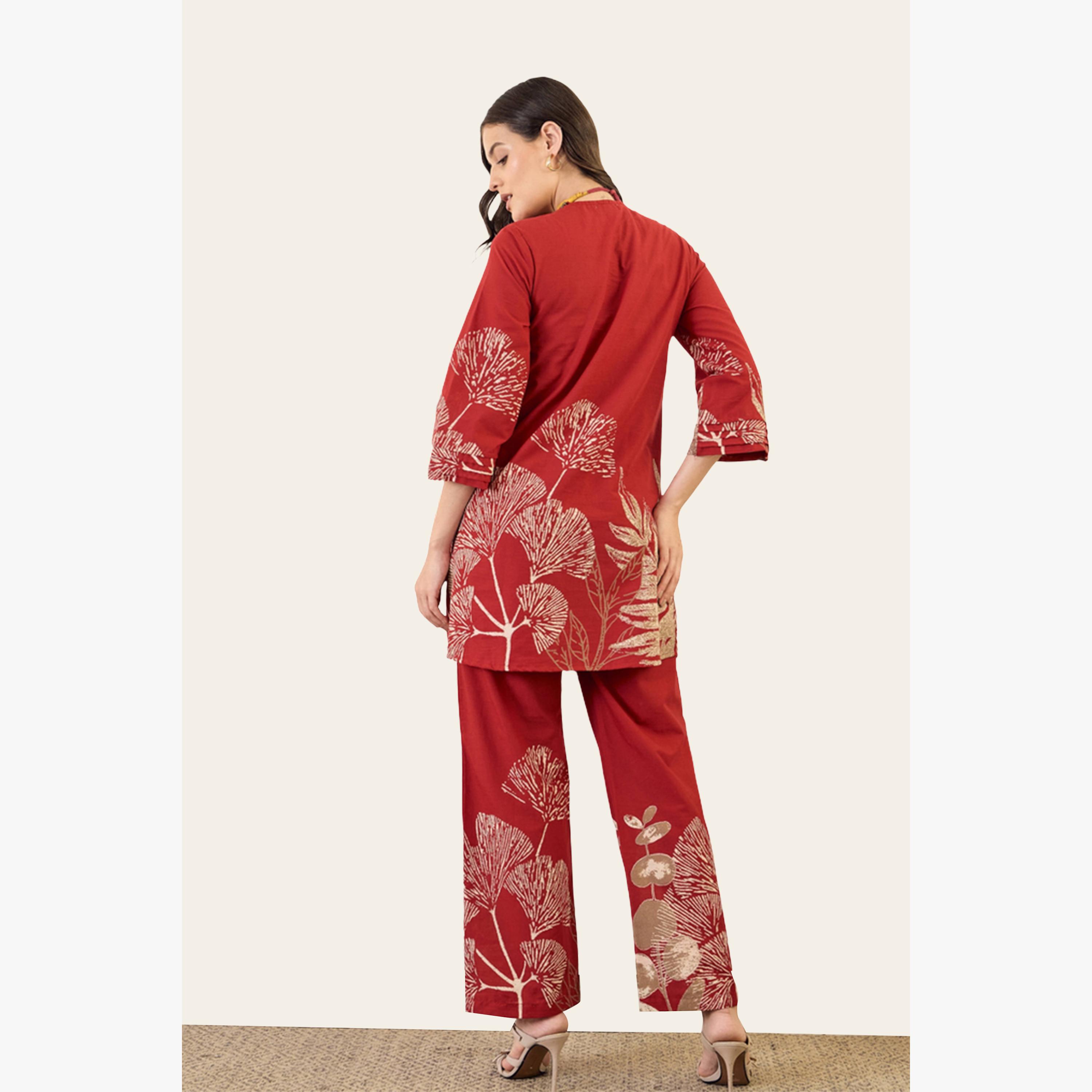 طقم منسق من بلوزة مع بنطال قطن خالص بطبعة زهور فويل-women-clothing-coordsets-image-2