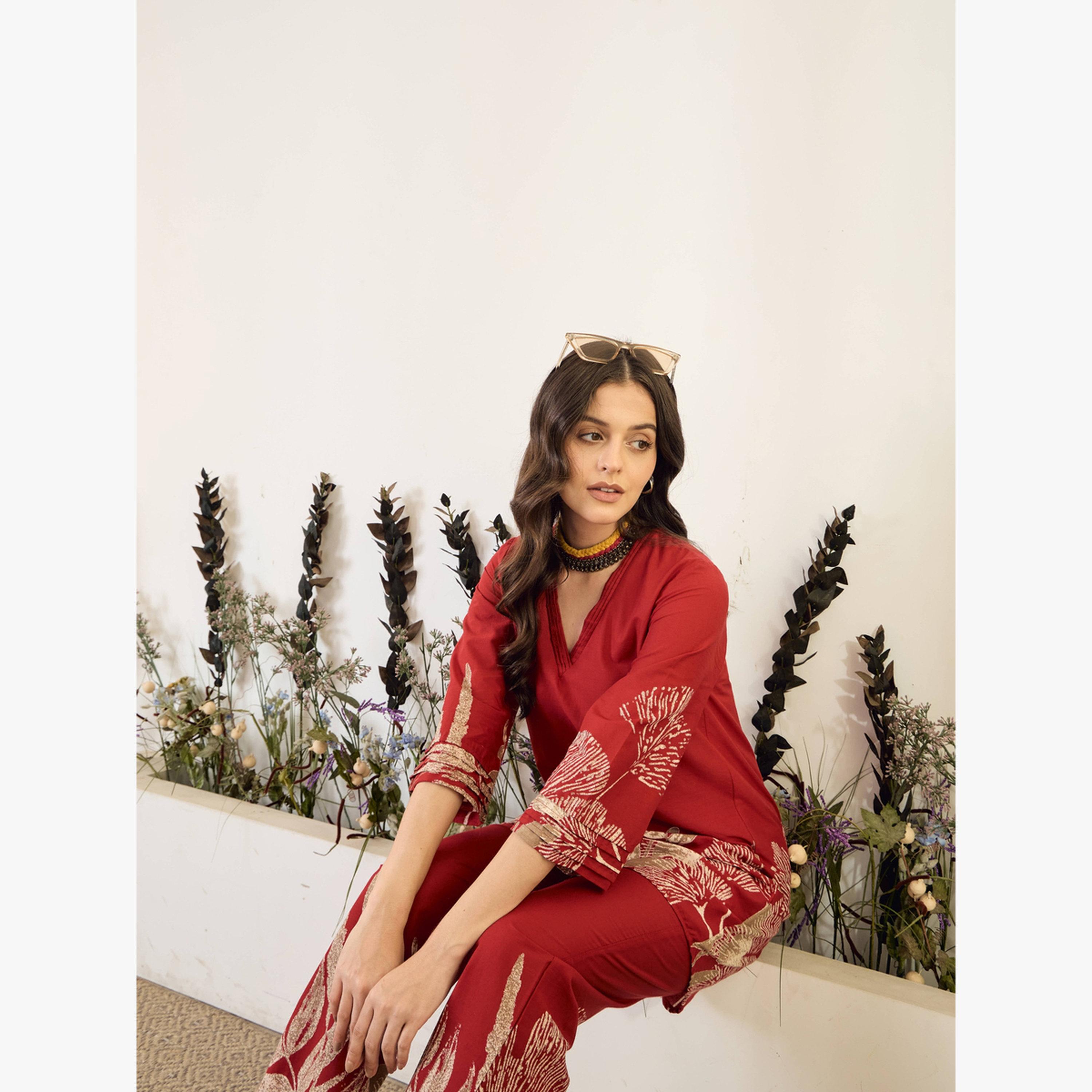 طقم منسق من بلوزة مع بنطال قطن خالص بطبعة زهور فويل-women-clothing-coordsets-image-4