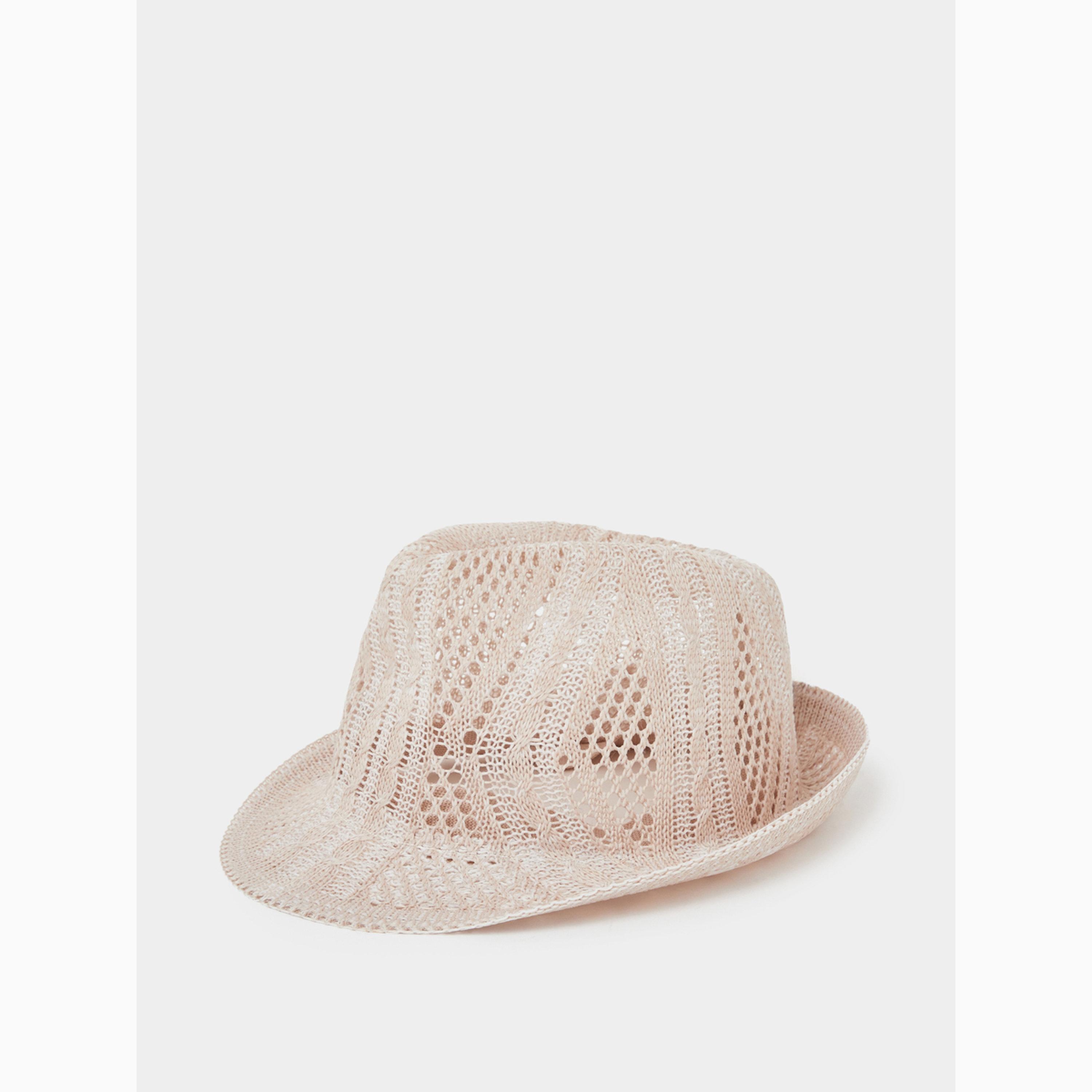 قبعة بتصميم مفرغ ومنقوش-women-clothingaccessories-capsandhats-image-1