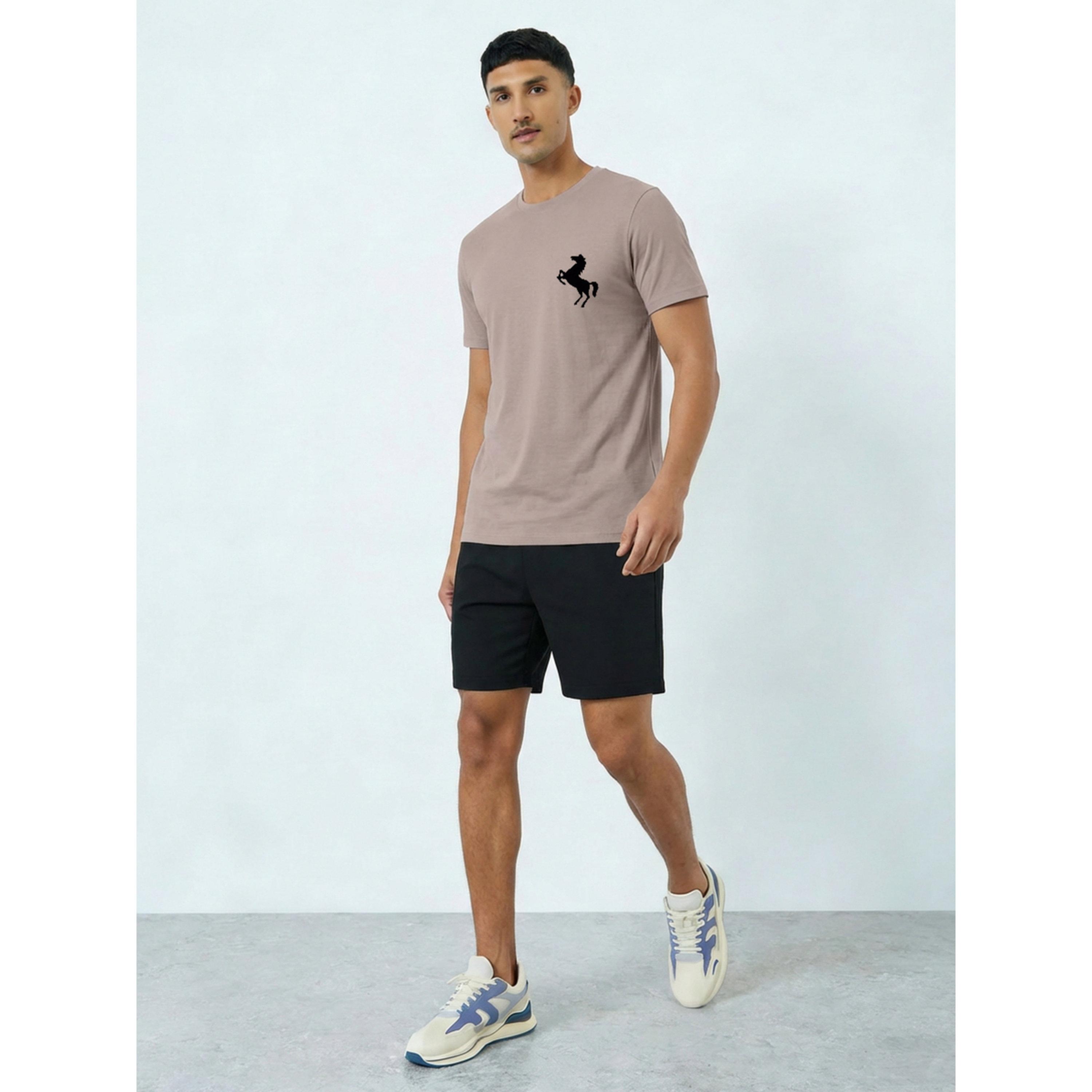 طقم منسق من شورت وتيشيرت بياقة دائرية وطبعة جرافيك للرجال-men-clothing-coordsets-image-1