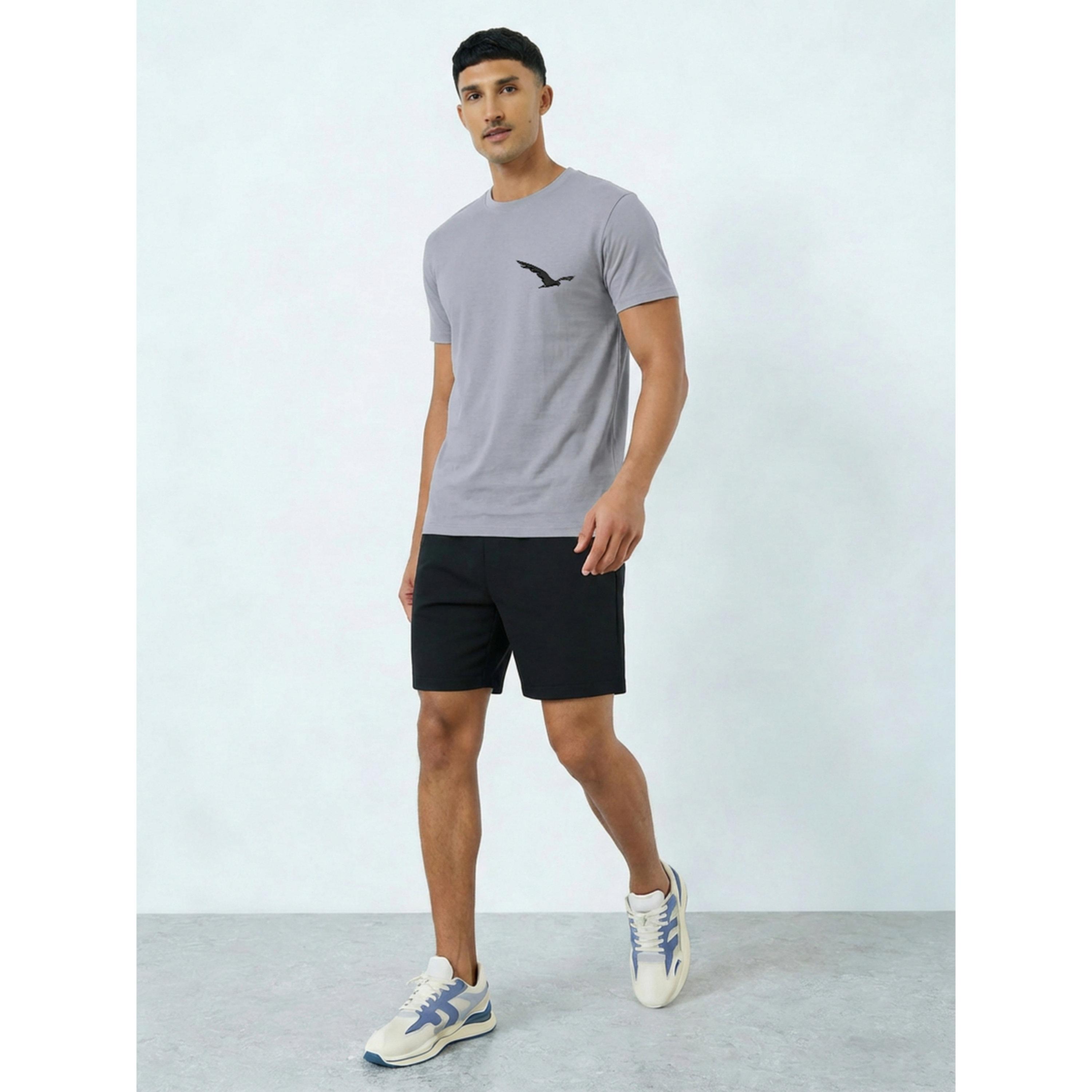 مجموعة من تيشيرت بياقة دائرية وشورت-men-clothing-coordsets-image-1