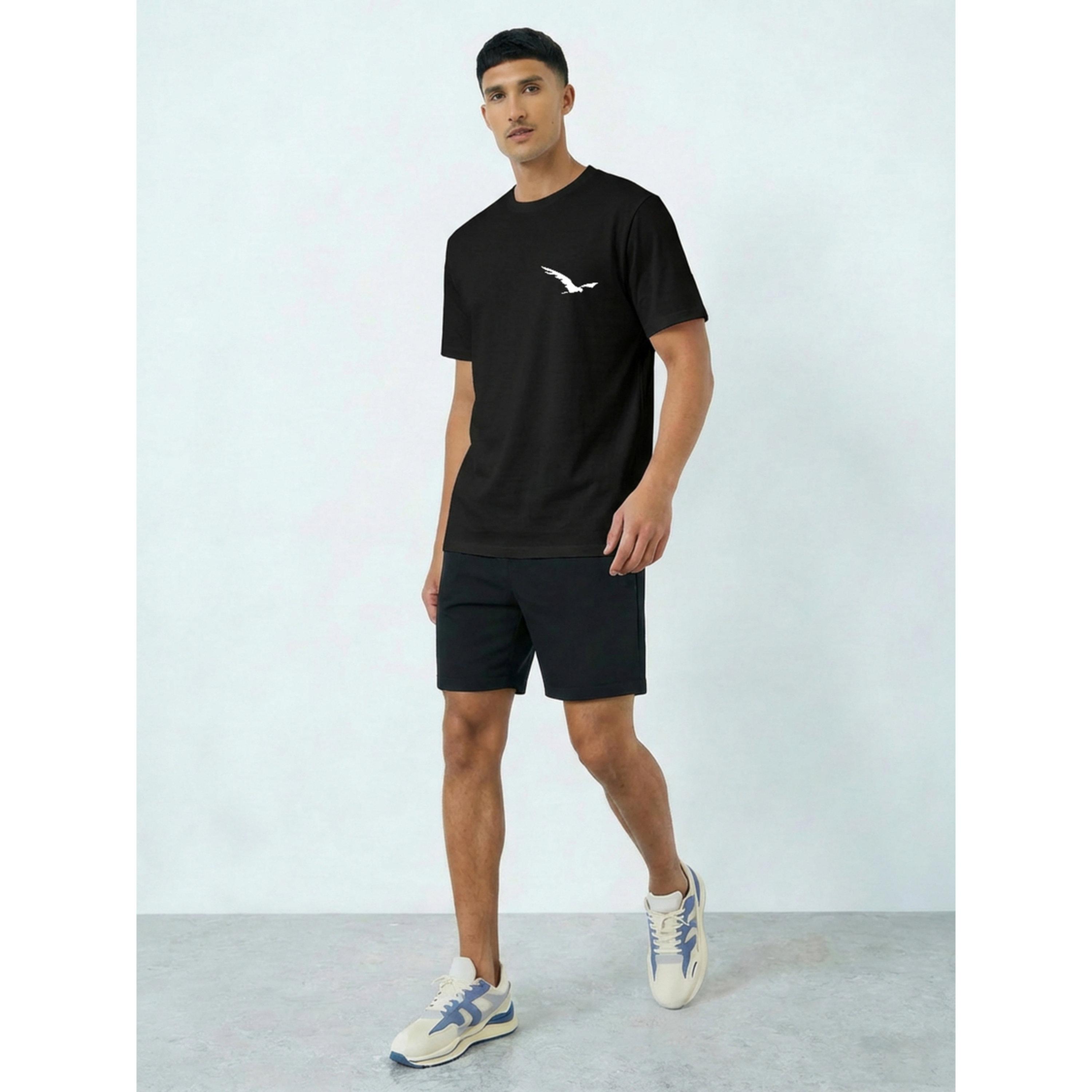 مجموعة من تيشيرت بياقة دائرية وشورت-men-clothing-coordsets-image-1