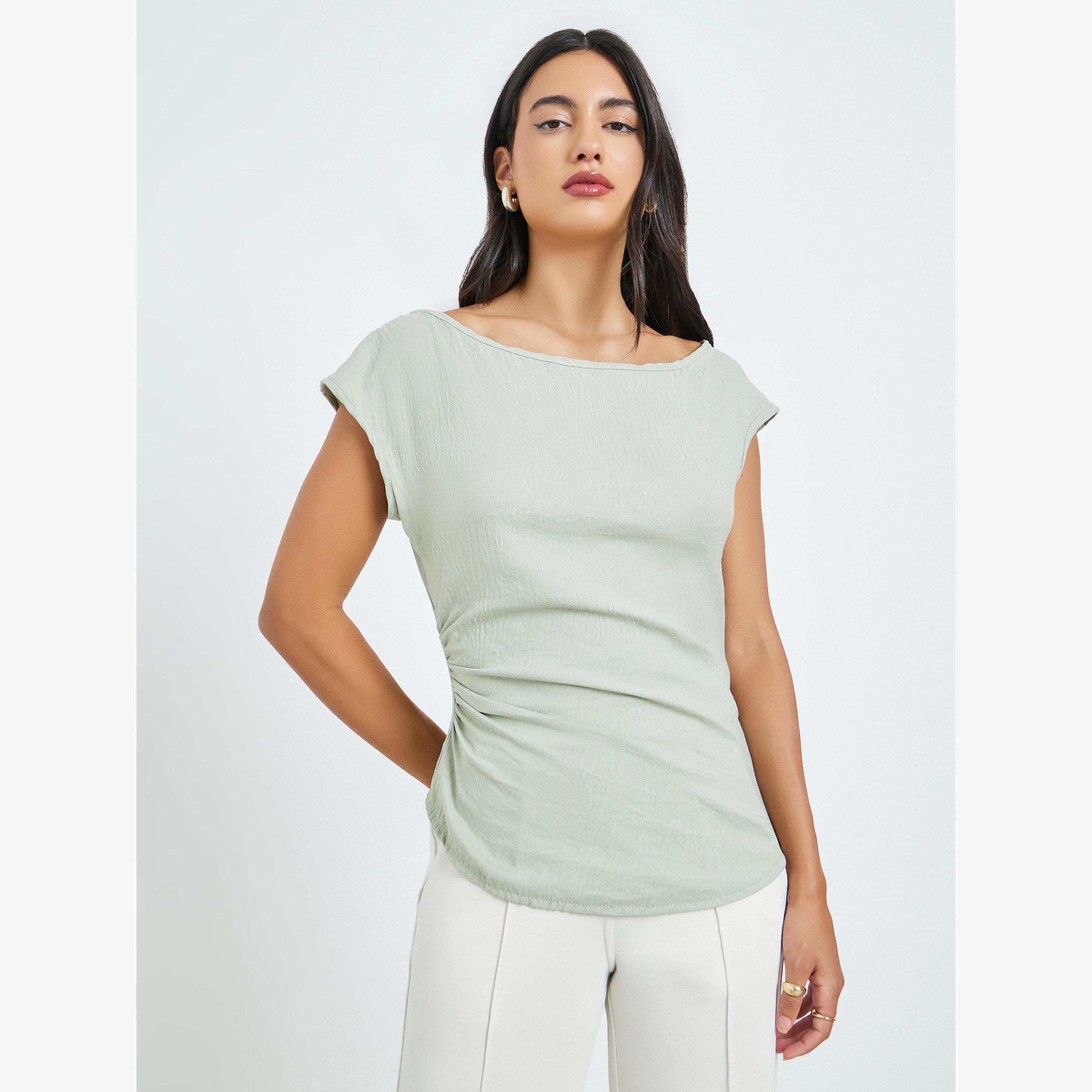بلوزة بأكمام قصيرة وتفاصيل بكسرات-women-clothing-shirtsandblouses-blouses-image-1