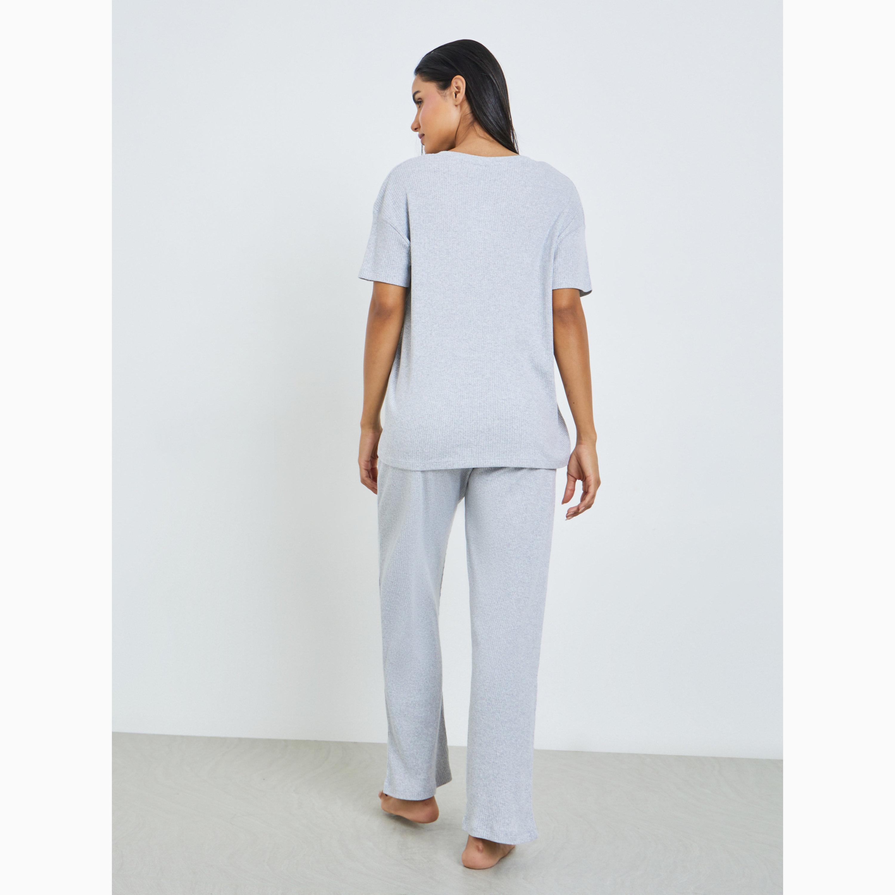 طقم بيجاما وتي شيرت مضلع رمادي بياقة V وأكتاف منسدلة-women-clothing-nightwear-pyjamas-longsets-image-4
