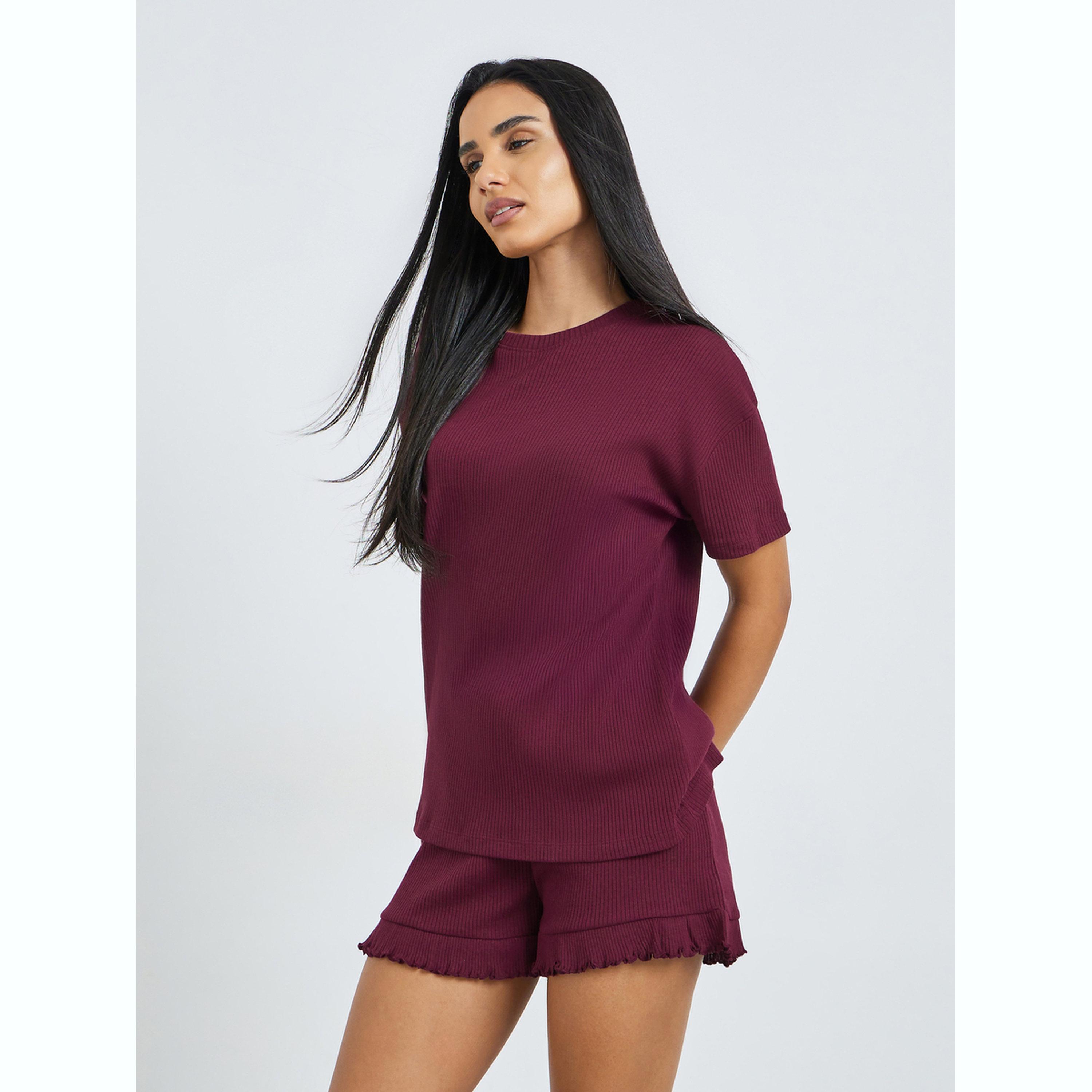 طقم قطني عنابي مضلع تيشيرت بأكتاف منسدلة وشورت بحافة مكشكشة-women-clothing-nightwear-pyjamas-shortsets-image-1