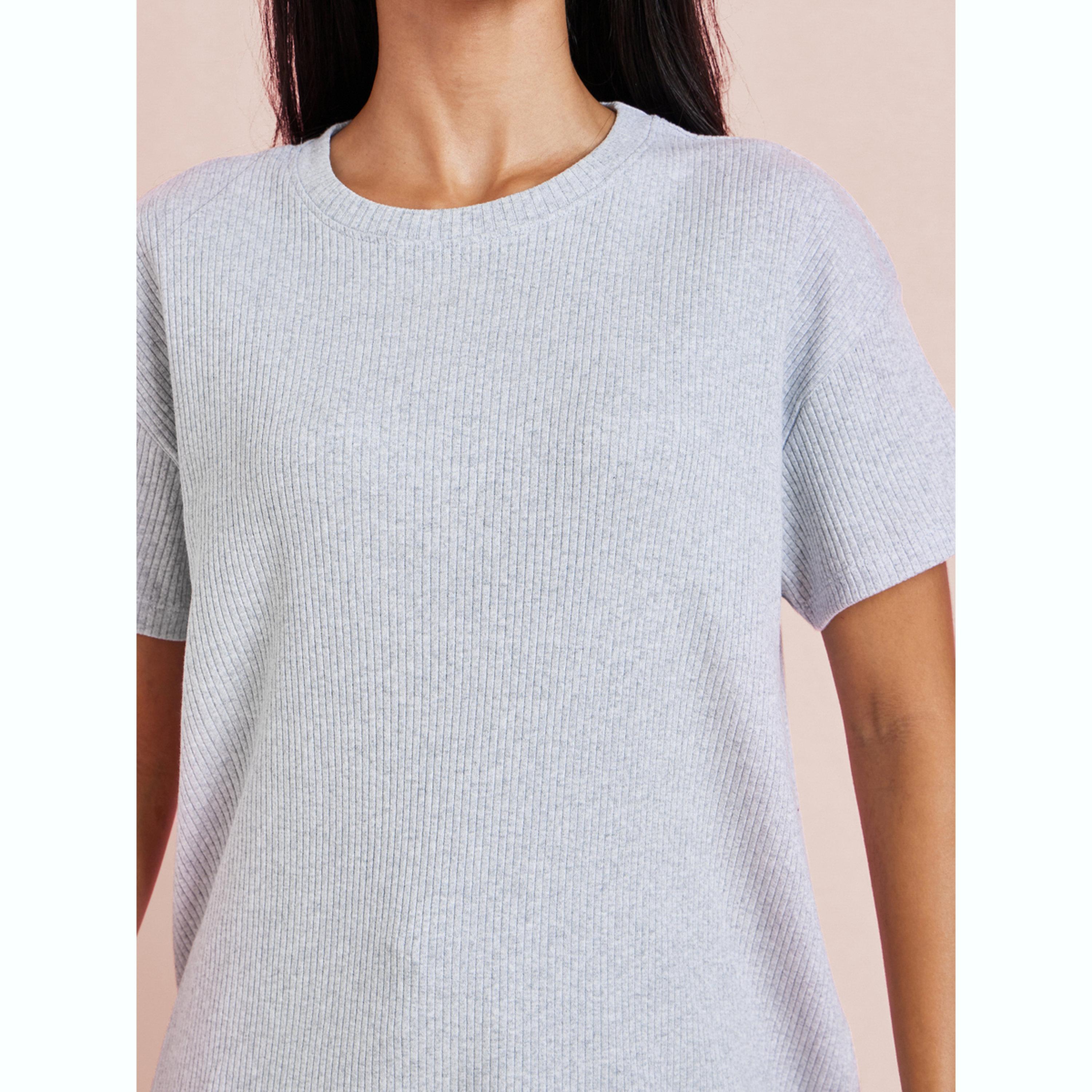 طقم قطني رمادي مضلع تيشيرت بأكتاف منسدلة وشورت بحافة مكشكشة-women-clothing-nightwear-pyjamas-shortsets-image-5