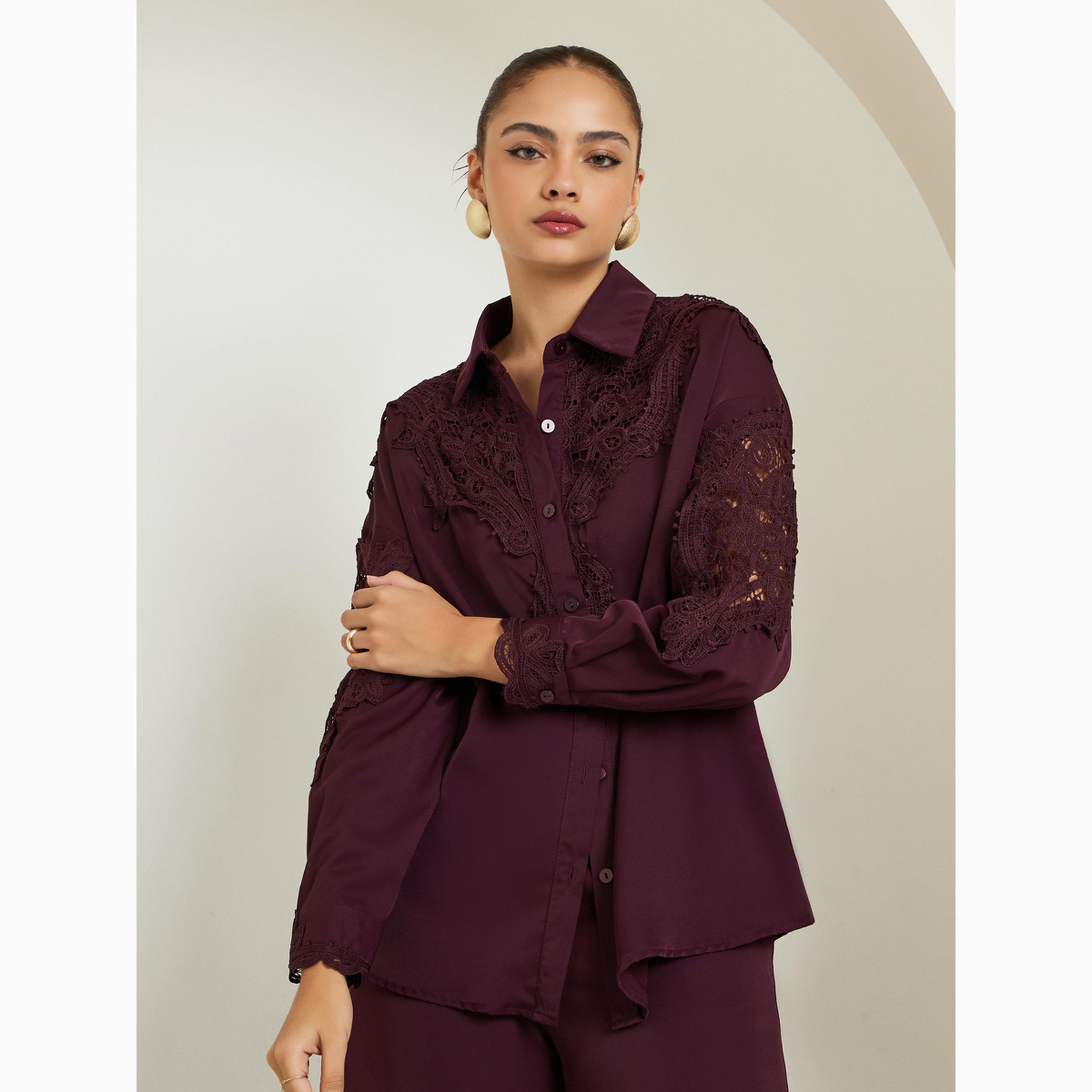 طقم منسق من بنطال وقميص بتفاصيل دانتيل-women-clothing-coordsets-image-2