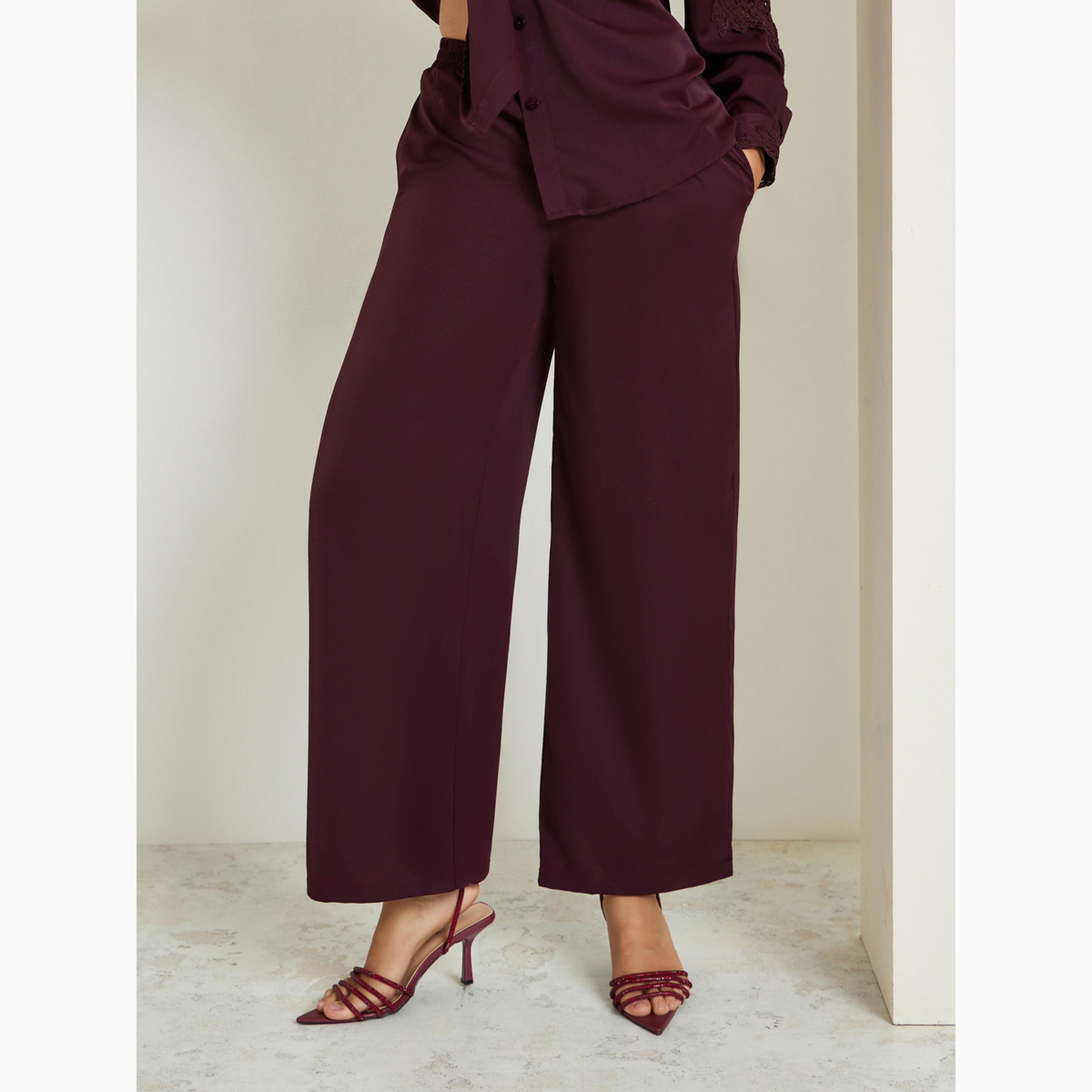 طقم منسق من بنطال وقميص بتفاصيل دانتيل-women-clothing-coordsets-image-5