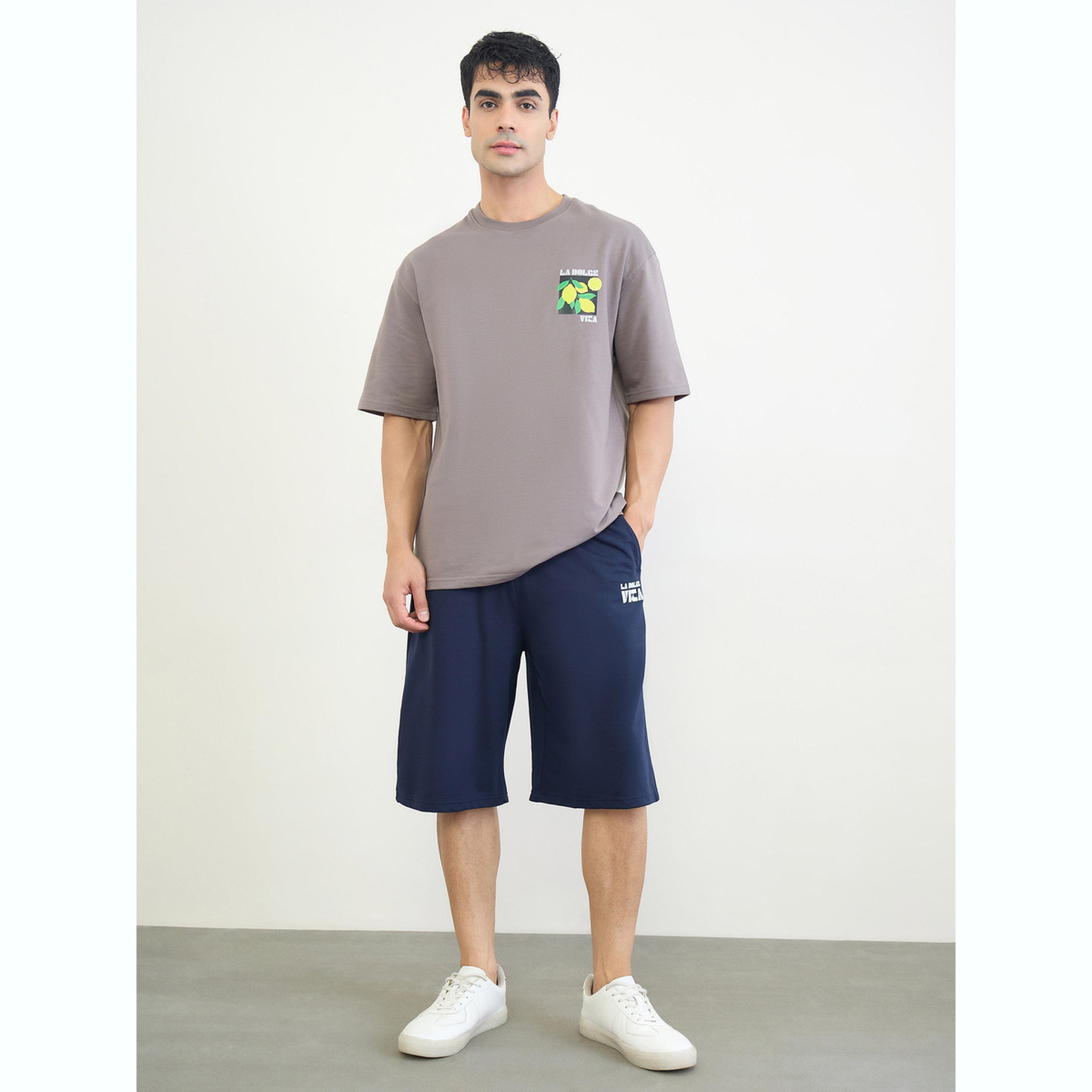 مجموعة من شورت وتيشيرت بقصة مريحة-men-clothing-coordsets-image-1