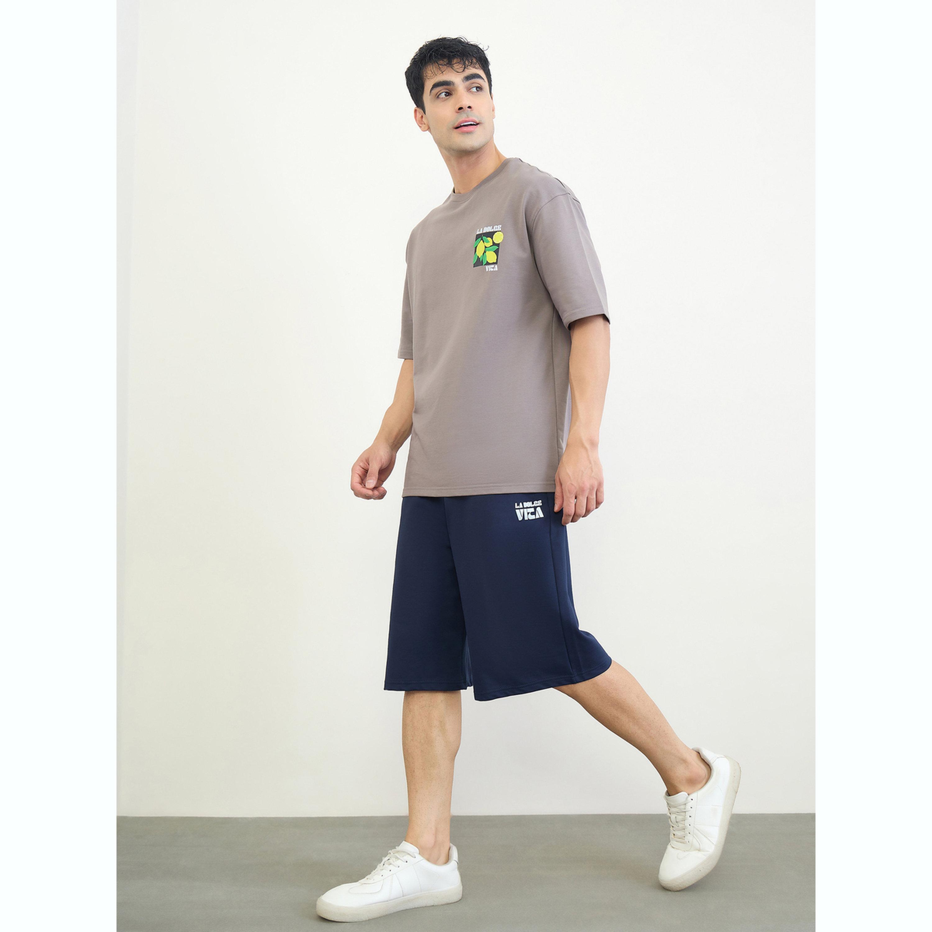 مجموعة من شورت وتيشيرت بقصة مريحة-men-clothing-coordsets-image-2