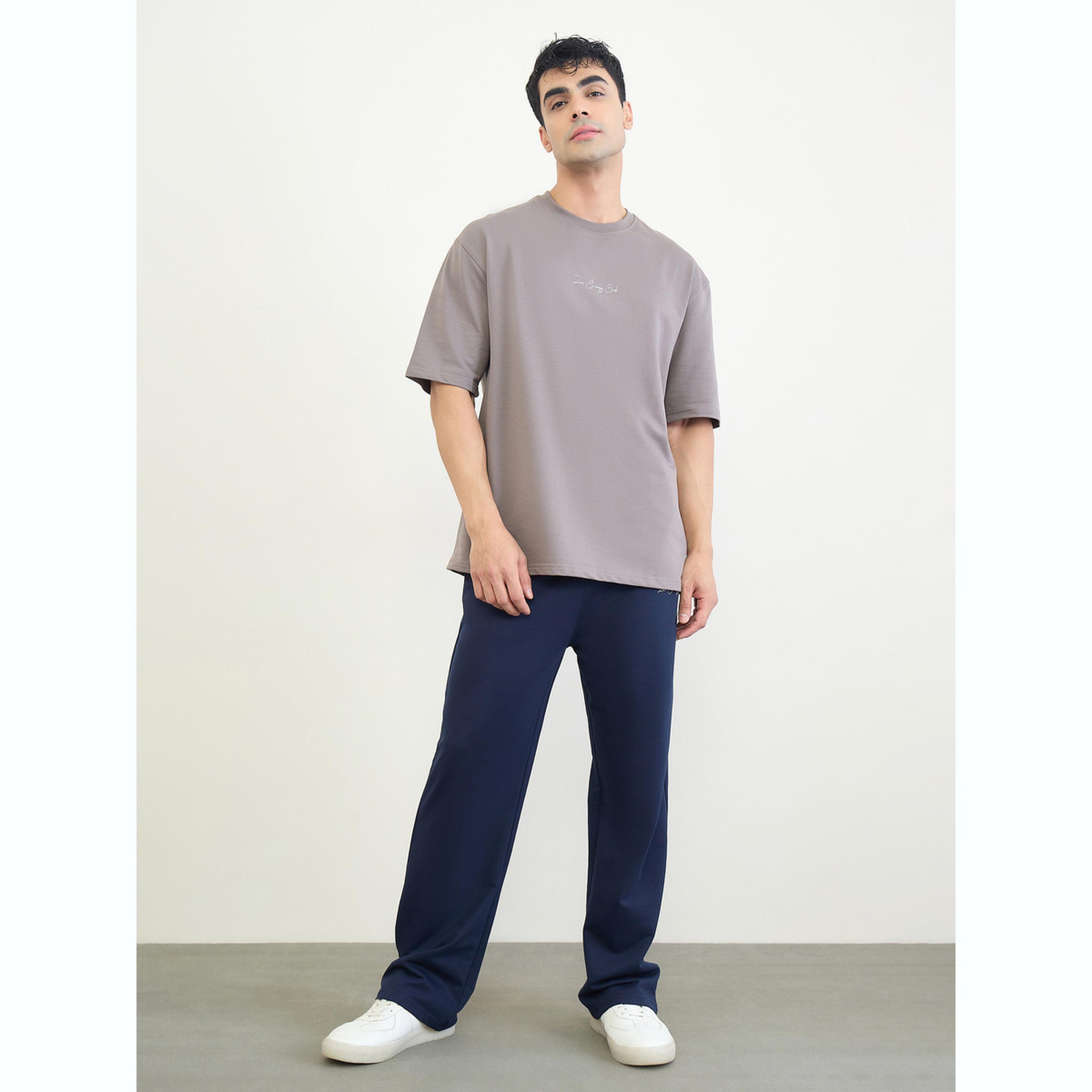 مجموعة من جوغر وتيشيرت طويل بقصة مريحة-men-clothing-coordsets-image-1