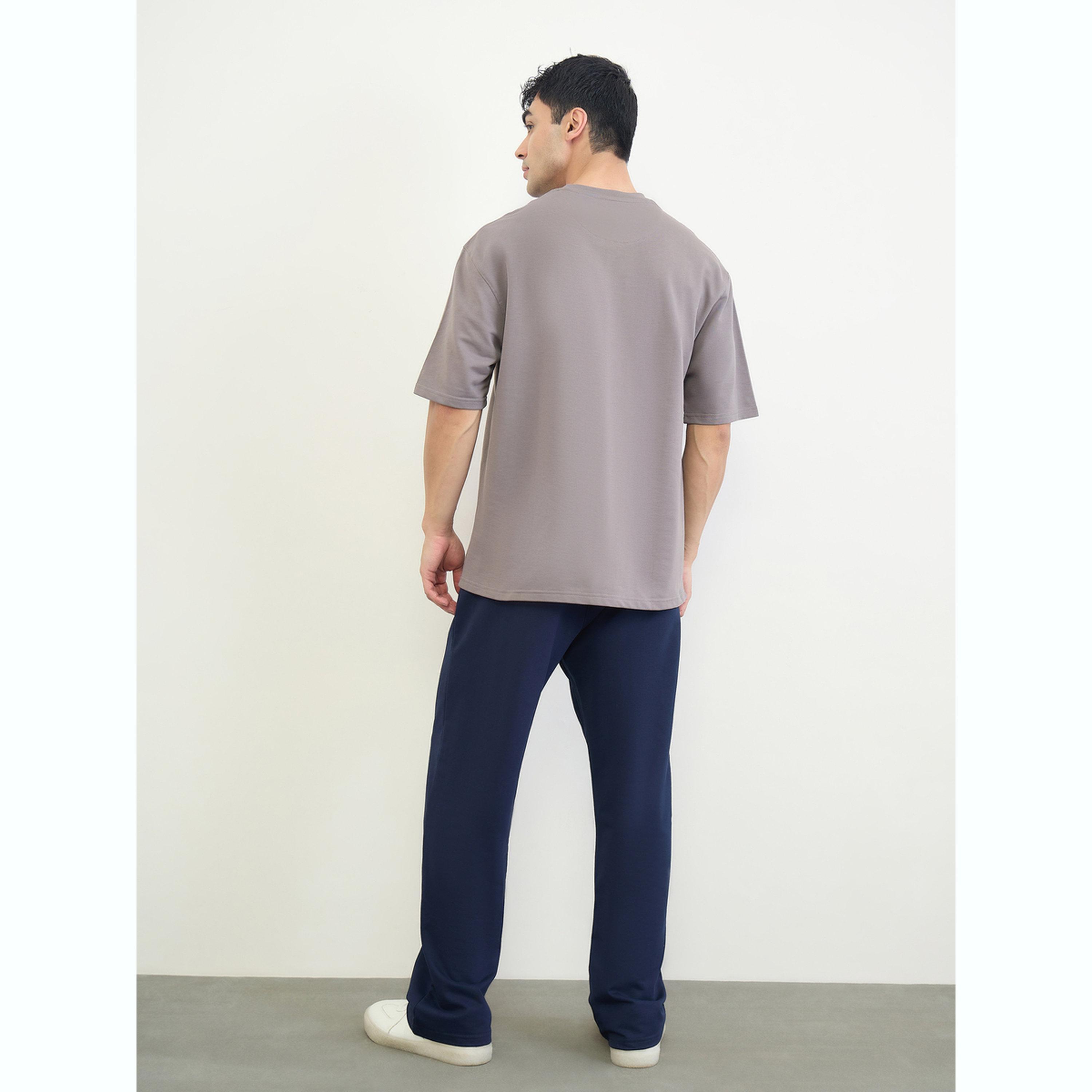 مجموعة من جوغر وتيشيرت طويل بقصة مريحة-men-clothing-coordsets-image-4