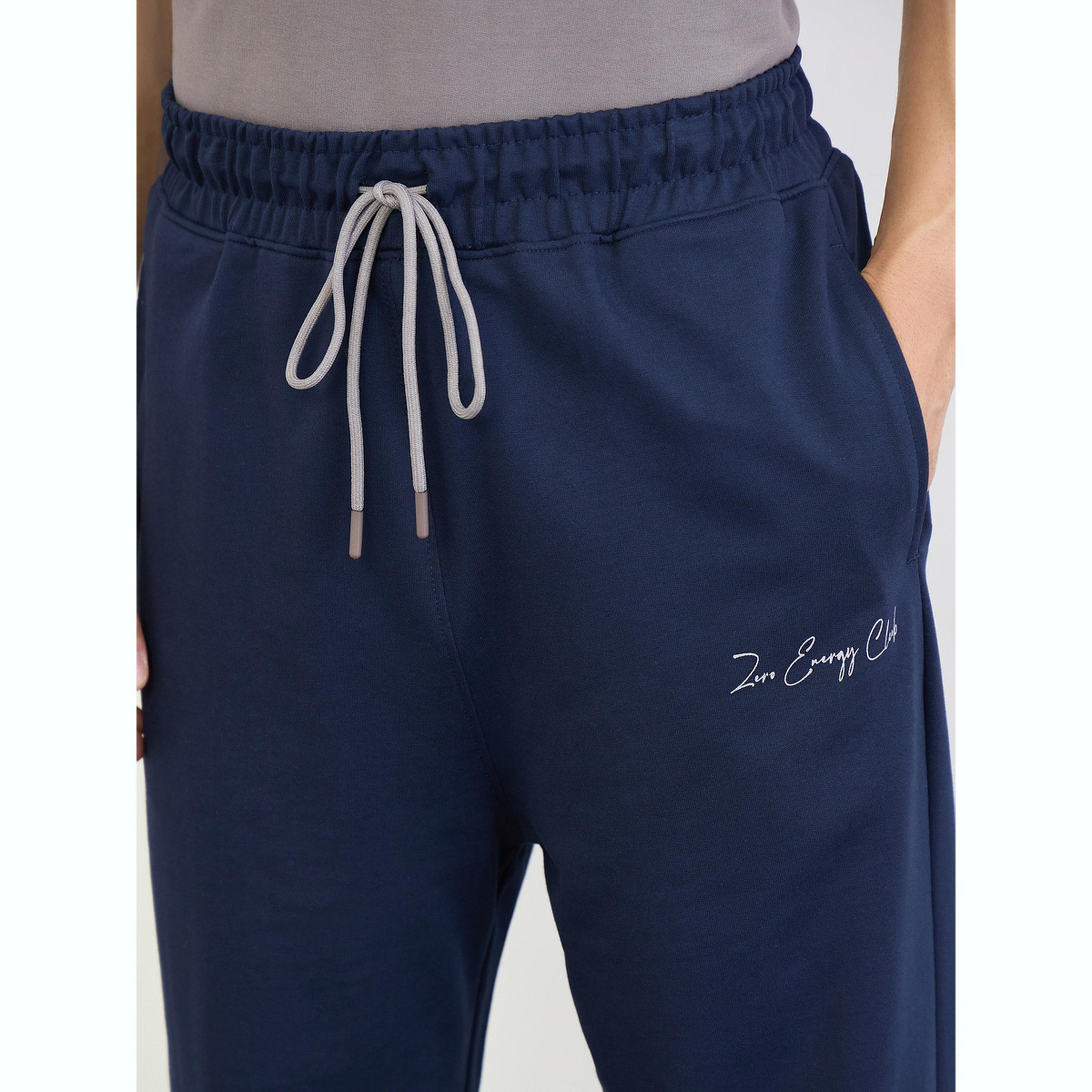 مجموعة من جوغر وتيشيرت طويل بقصة مريحة-men-clothing-coordsets-image-5