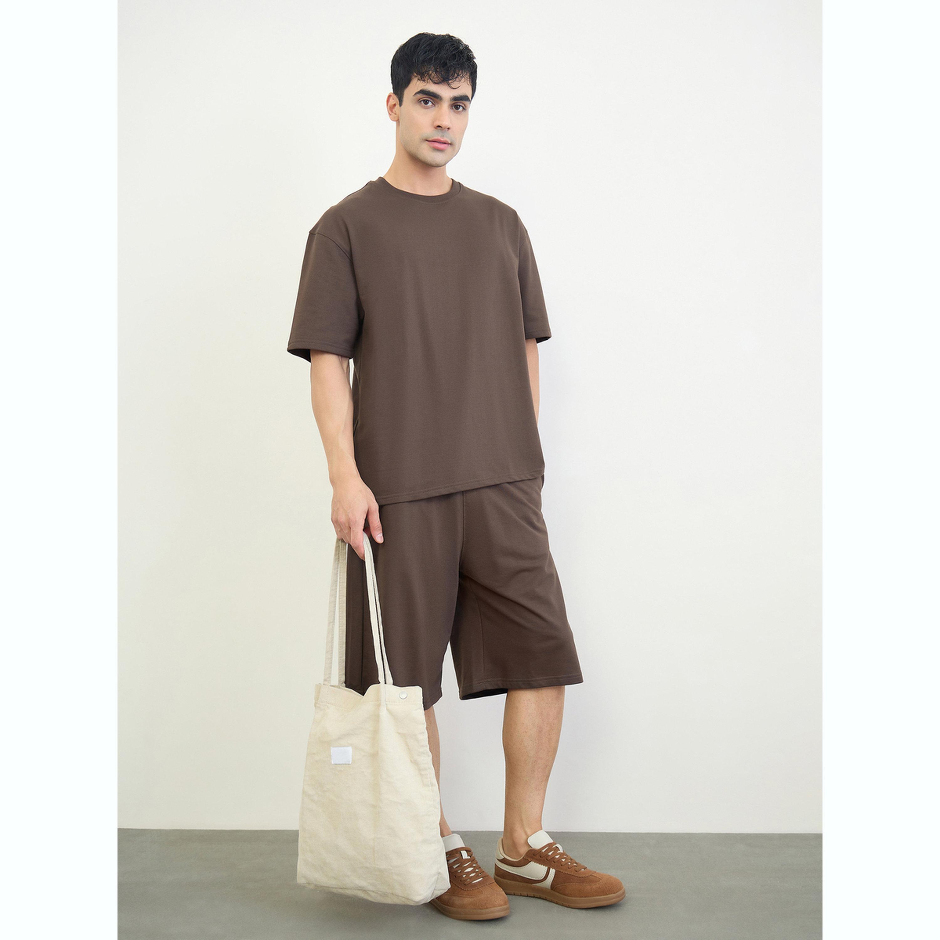 مجموعة من شورت وتيشيرت بقصة مريحة وطبعة شعار-men-clothing-coordsets-image-2