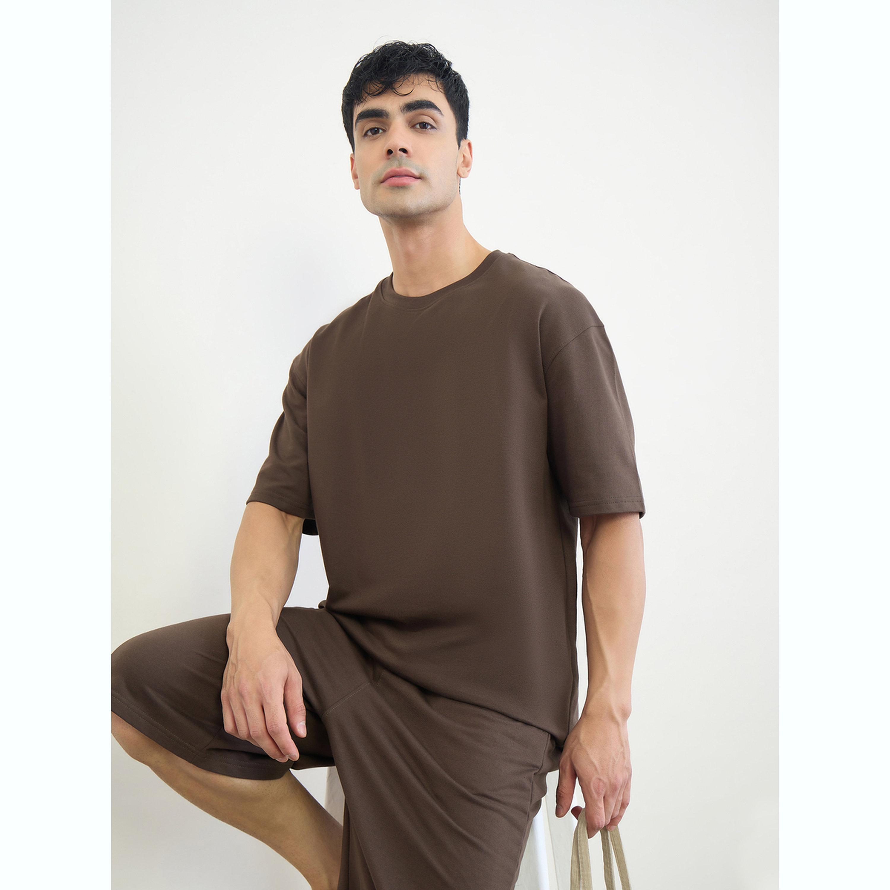 مجموعة من شورت وتيشيرت بقصة مريحة وطبعة شعار-men-clothing-coordsets-image-3