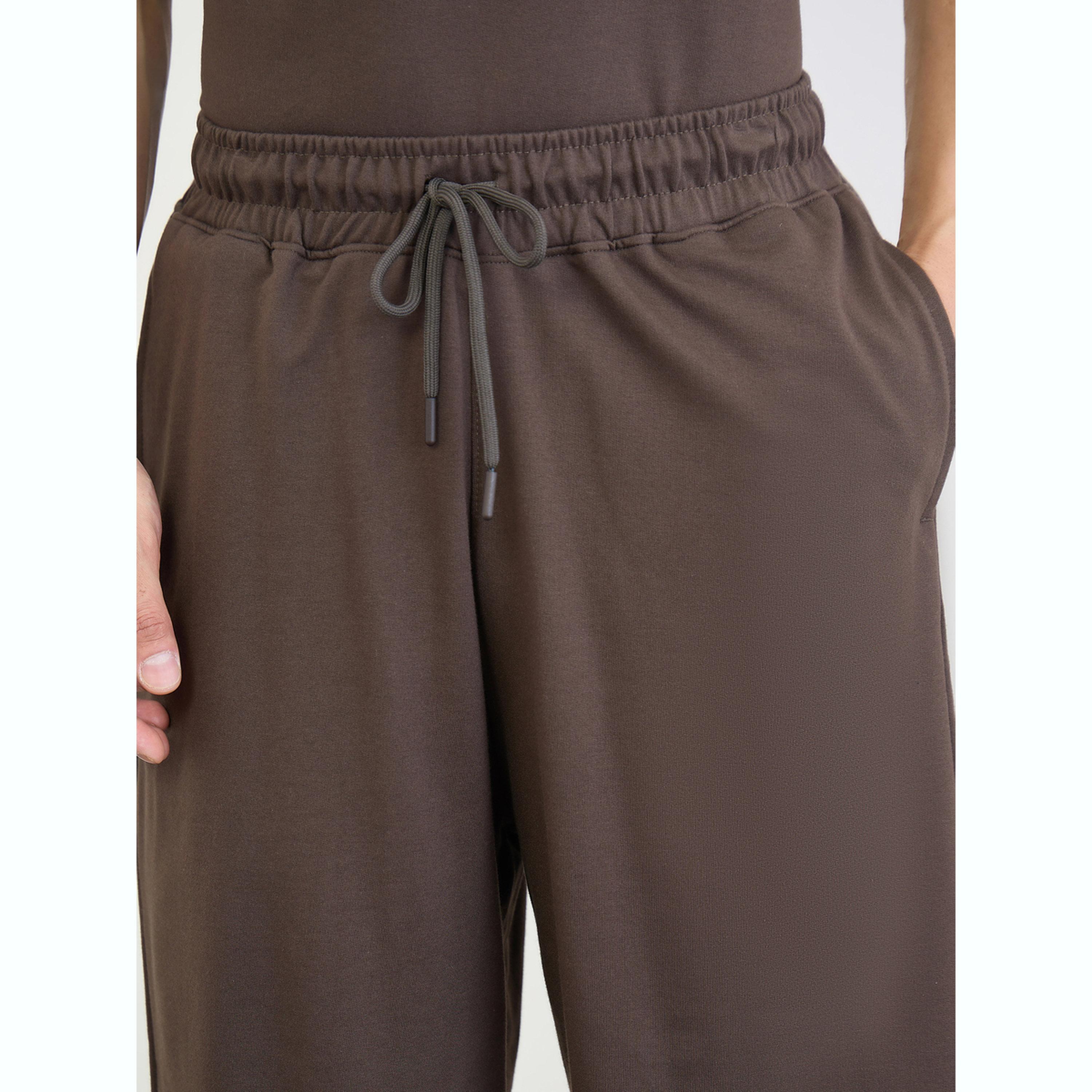 مجموعة من شورت وتيشيرت بقصة مريحة وطبعة شعار-men-clothing-coordsets-image-5