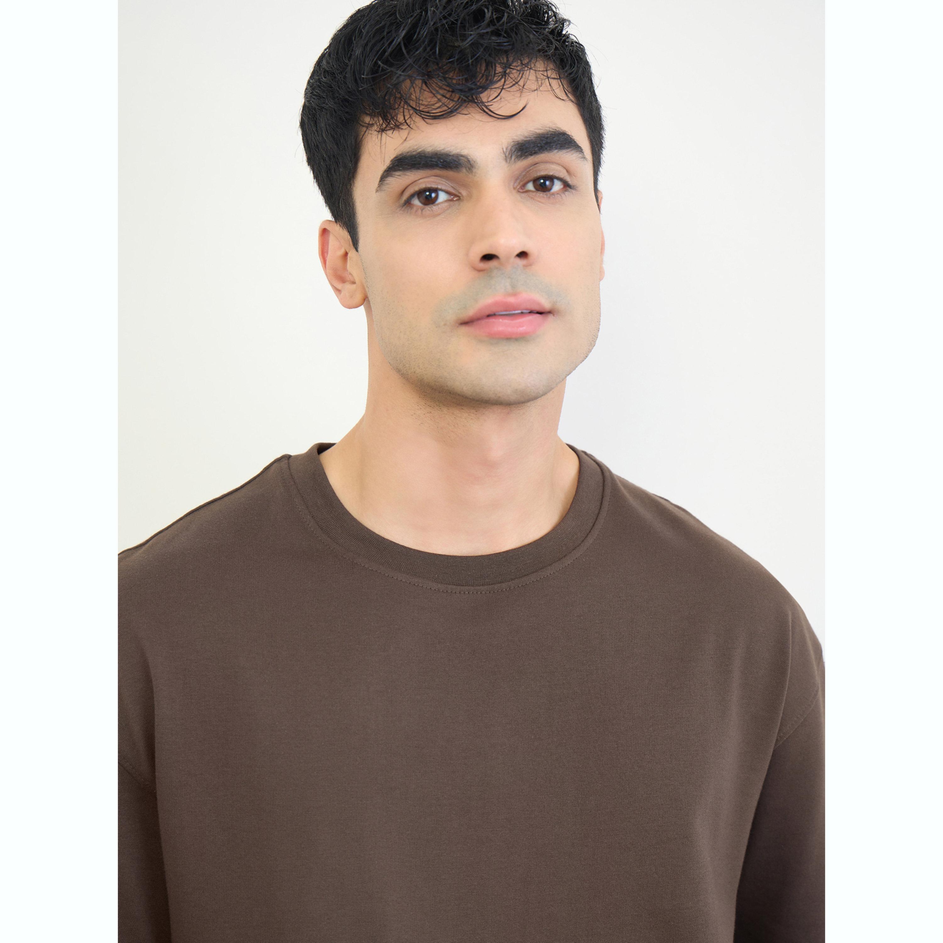 مجموعة من شورت وتيشيرت بقصة مريحة وطبعة شعار-men-clothing-coordsets-image-6