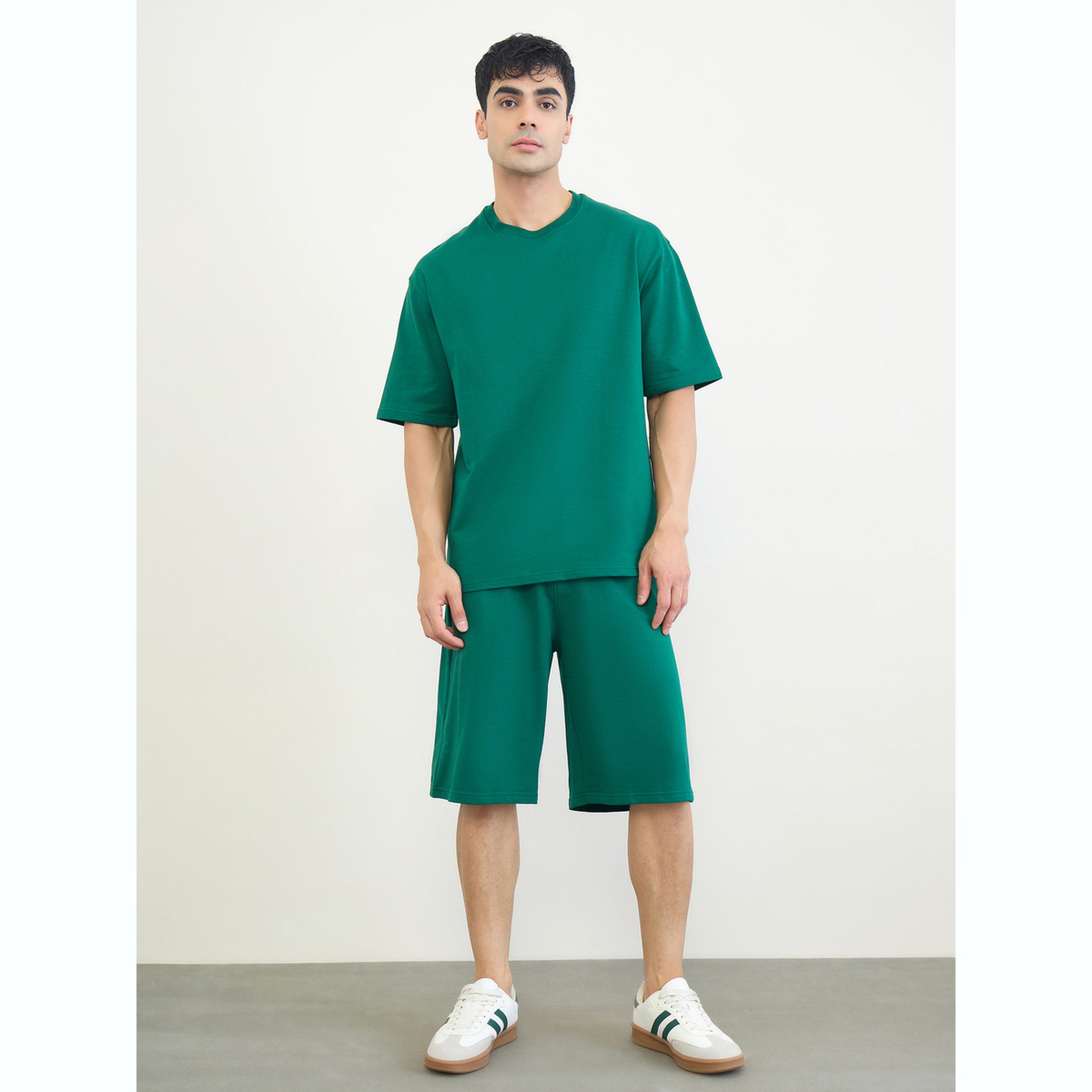 مجموعة من شورت وتيشيرت بقصة مريحة وطبعة شعار-men-clothing-coordsets-image-1