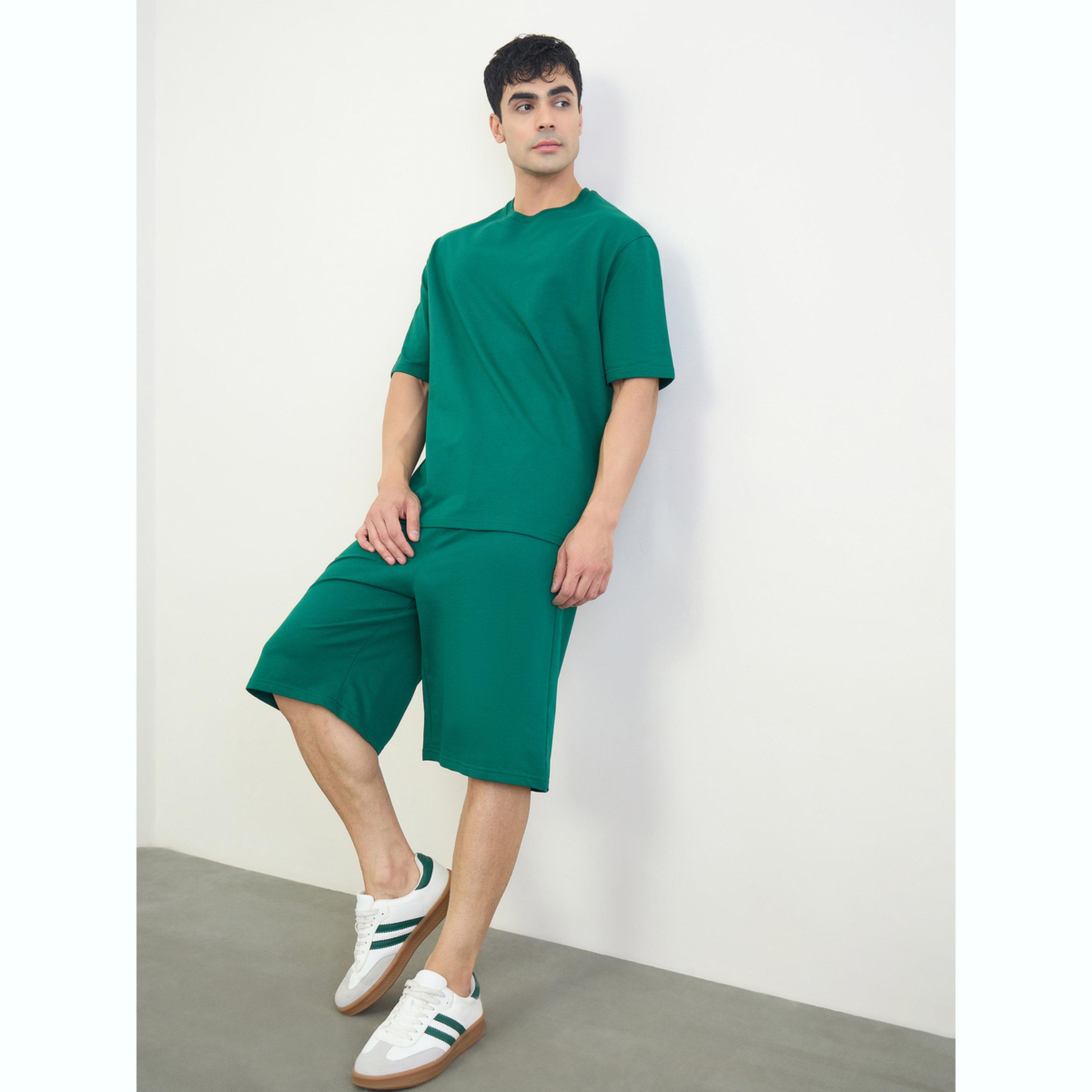 مجموعة من شورت وتيشيرت بقصة مريحة وطبعة شعار-men-clothing-coordsets-image-2