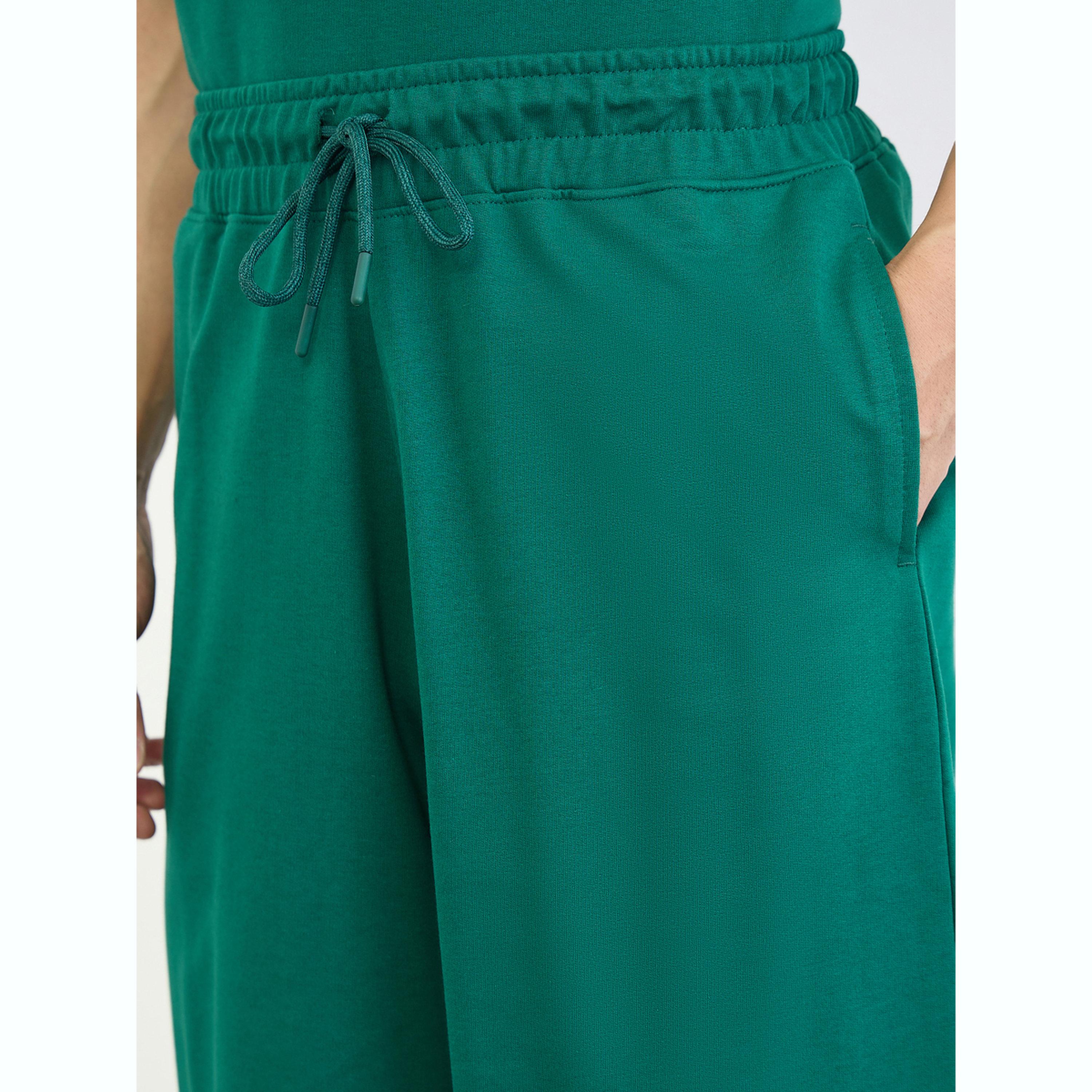 مجموعة من شورت وتيشيرت بقصة مريحة وطبعة شعار-men-clothing-coordsets-image-5