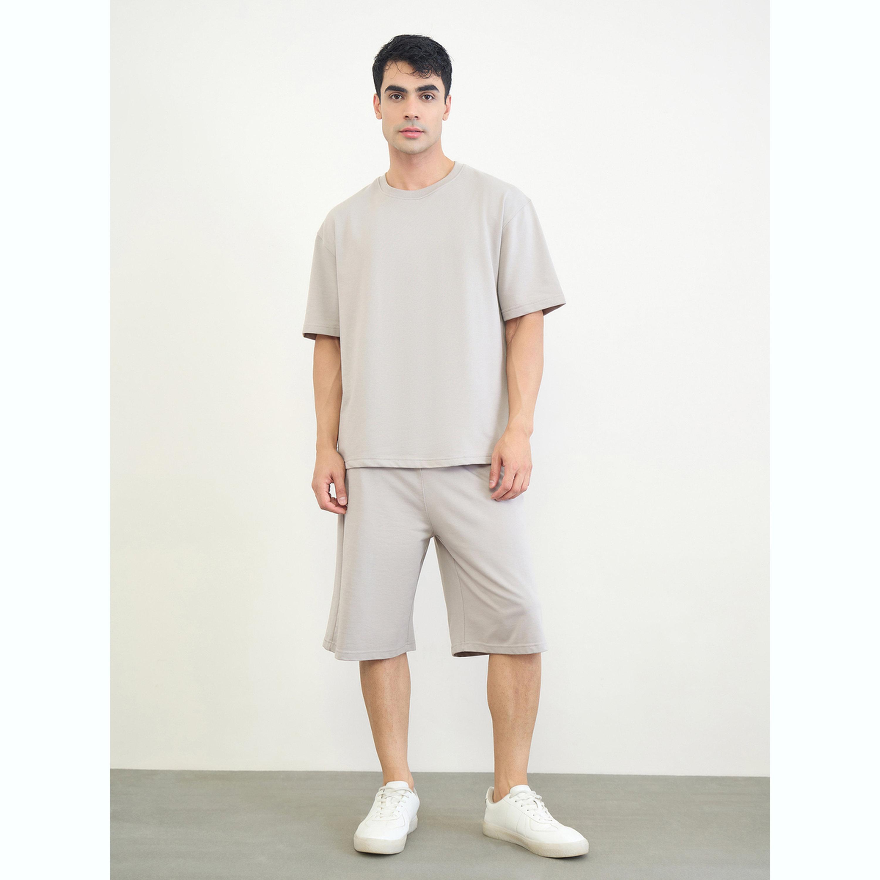 مجموعة من شورت وتيشيرت بقصة مريحة وطبعة شعار-men-clothing-coordsets-image-1