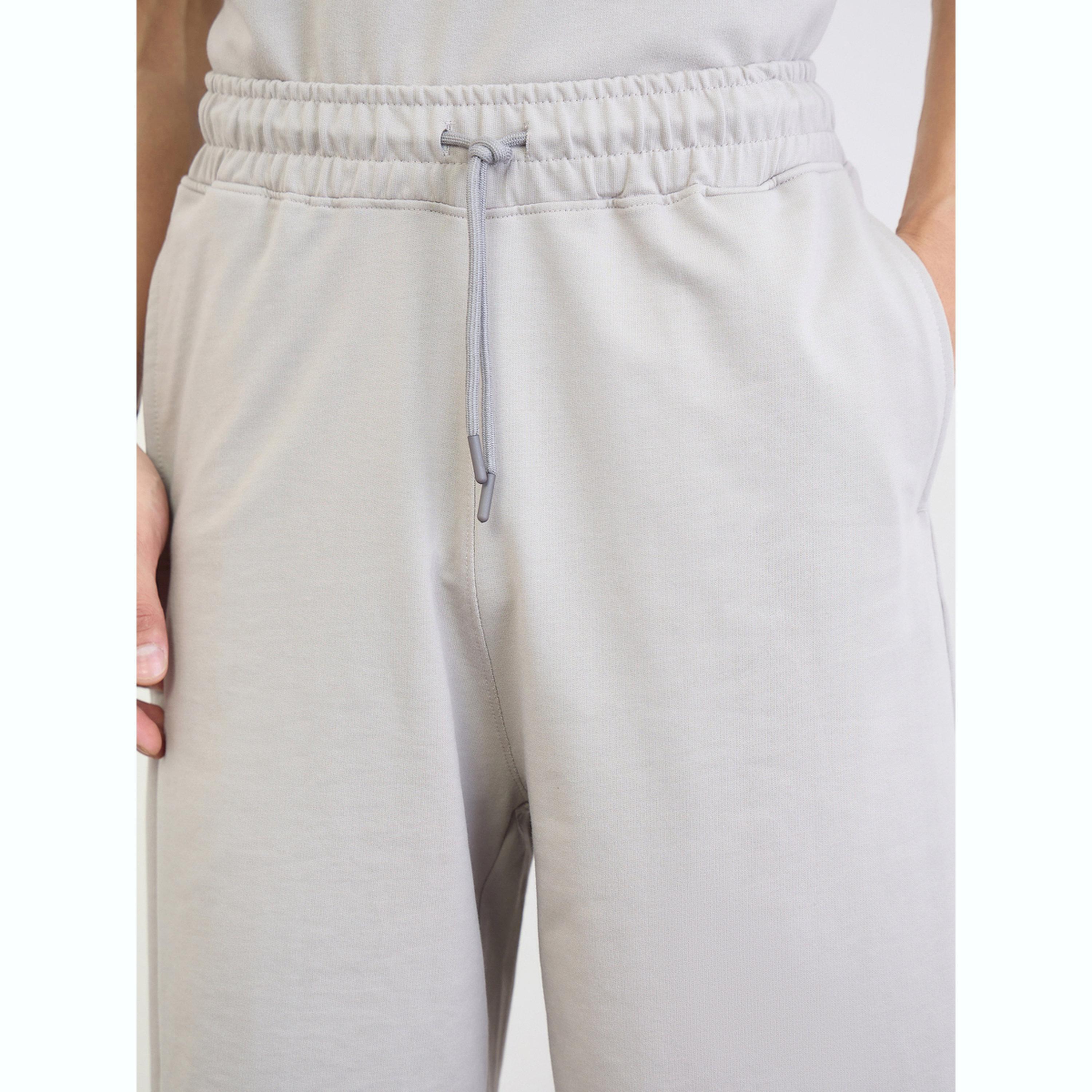 مجموعة من شورت وتيشيرت بقصة مريحة وطبعة شعار-men-clothing-coordsets-image-5