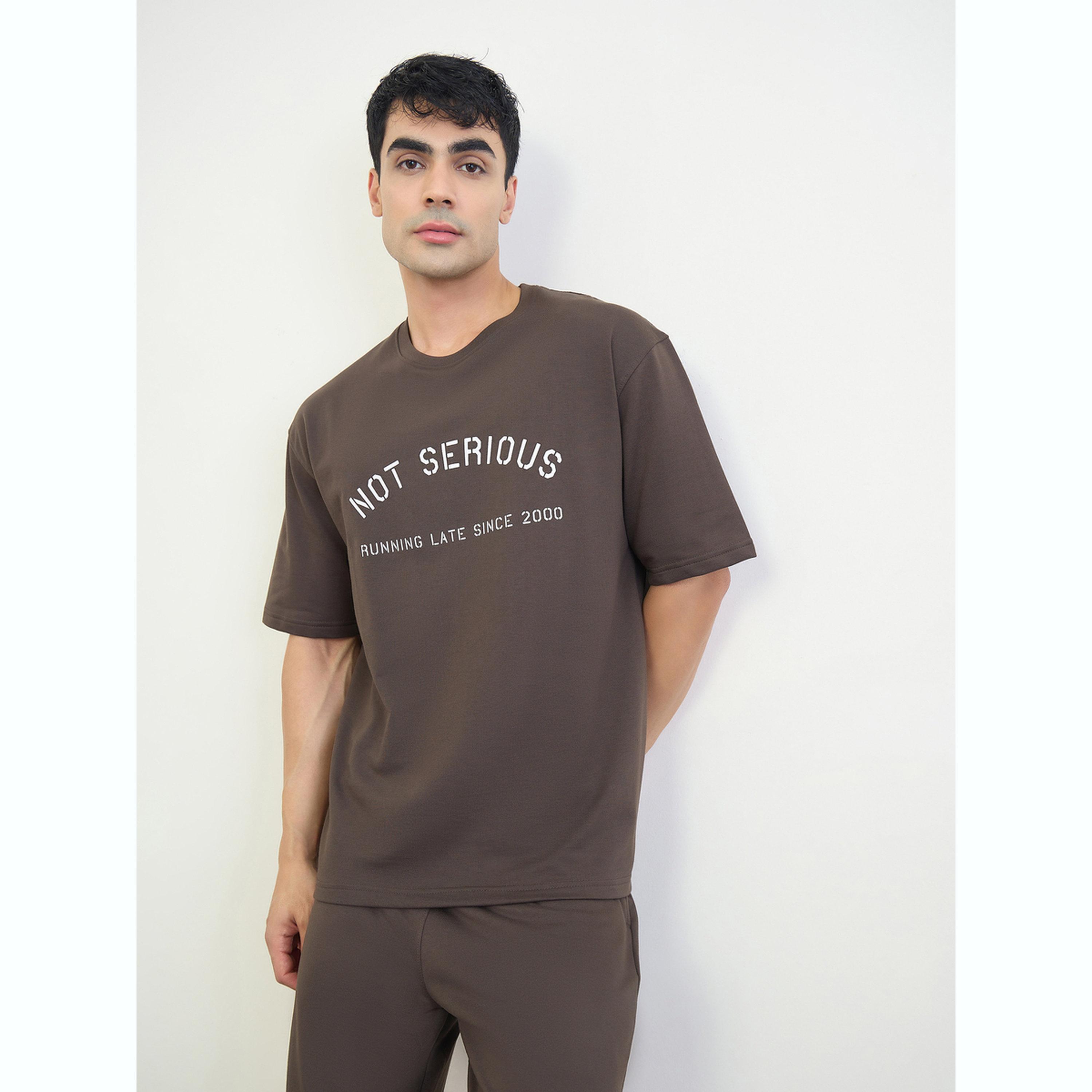 مجموعة من شورت وتيشيرت بقصة مريحة وطبعة شعار-men-clothing-coordsets-image-3