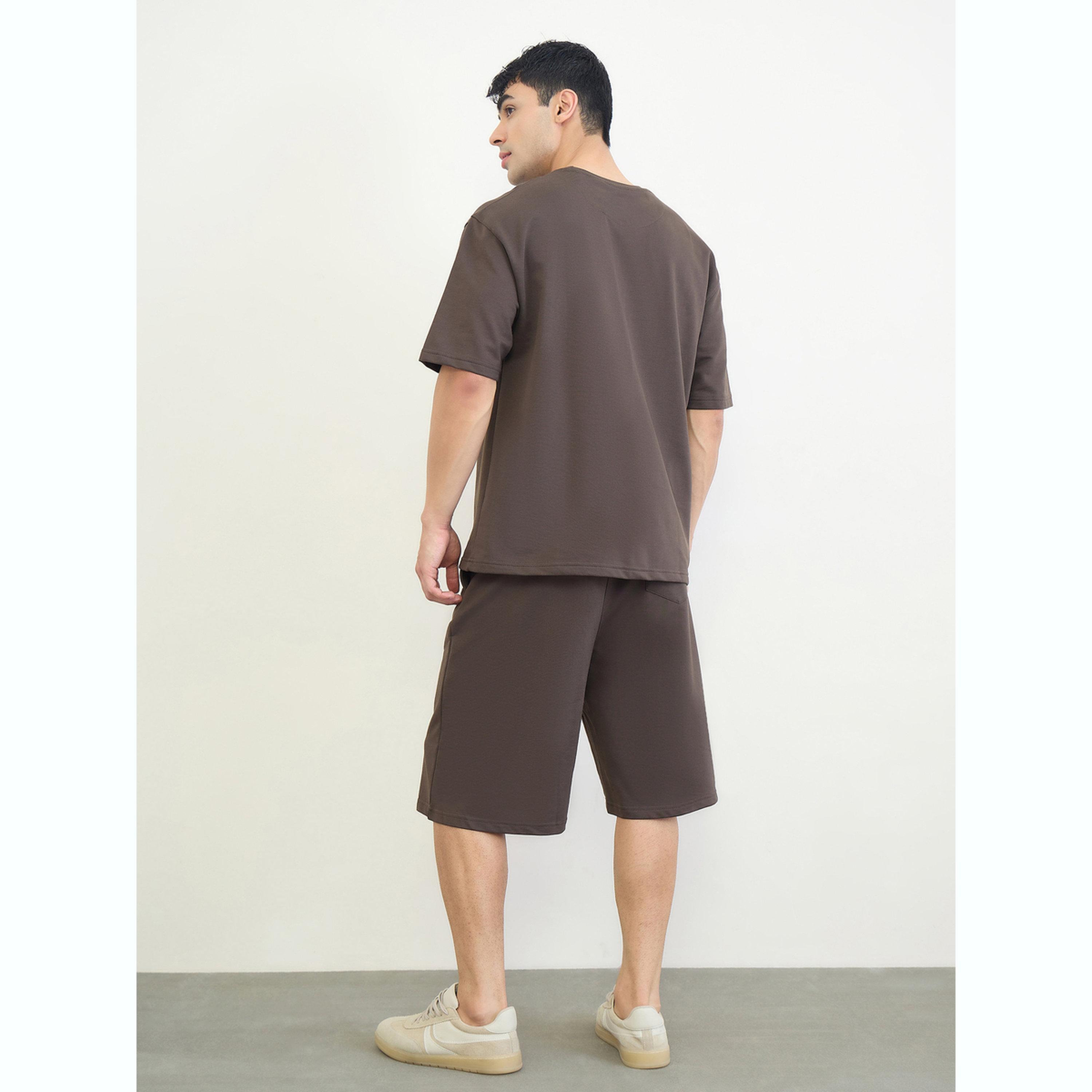 مجموعة من شورت وتيشيرت بقصة مريحة وطبعة شعار-men-clothing-coordsets-image-4