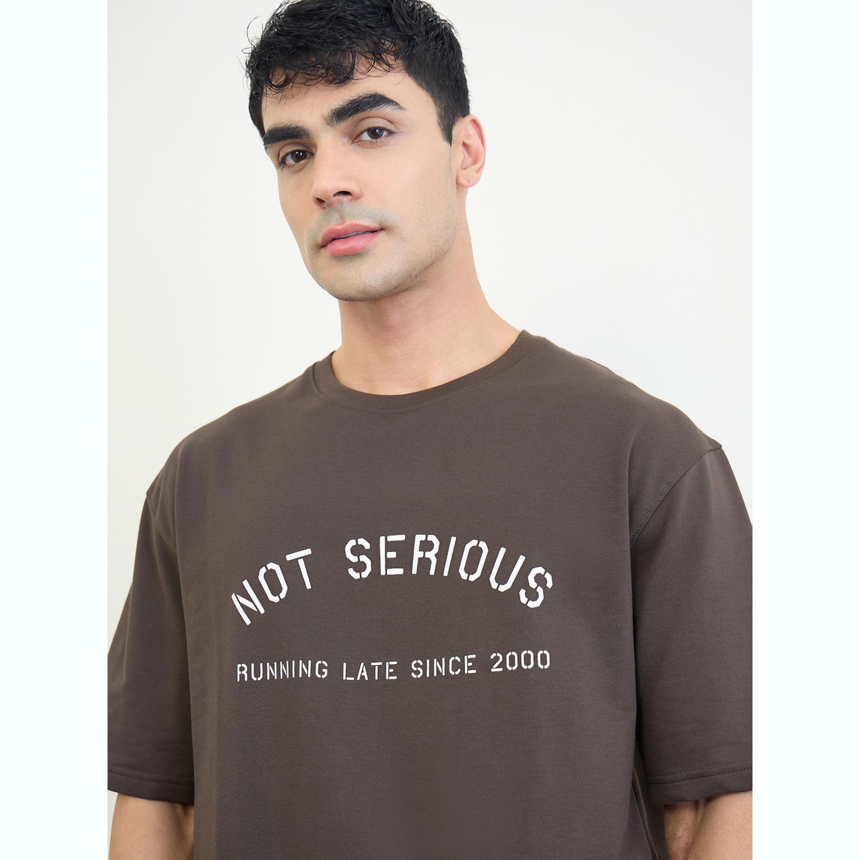 مجموعة من شورت وتيشيرت بقصة مريحة وطبعة شعار-men-clothing-coordsets-image-6