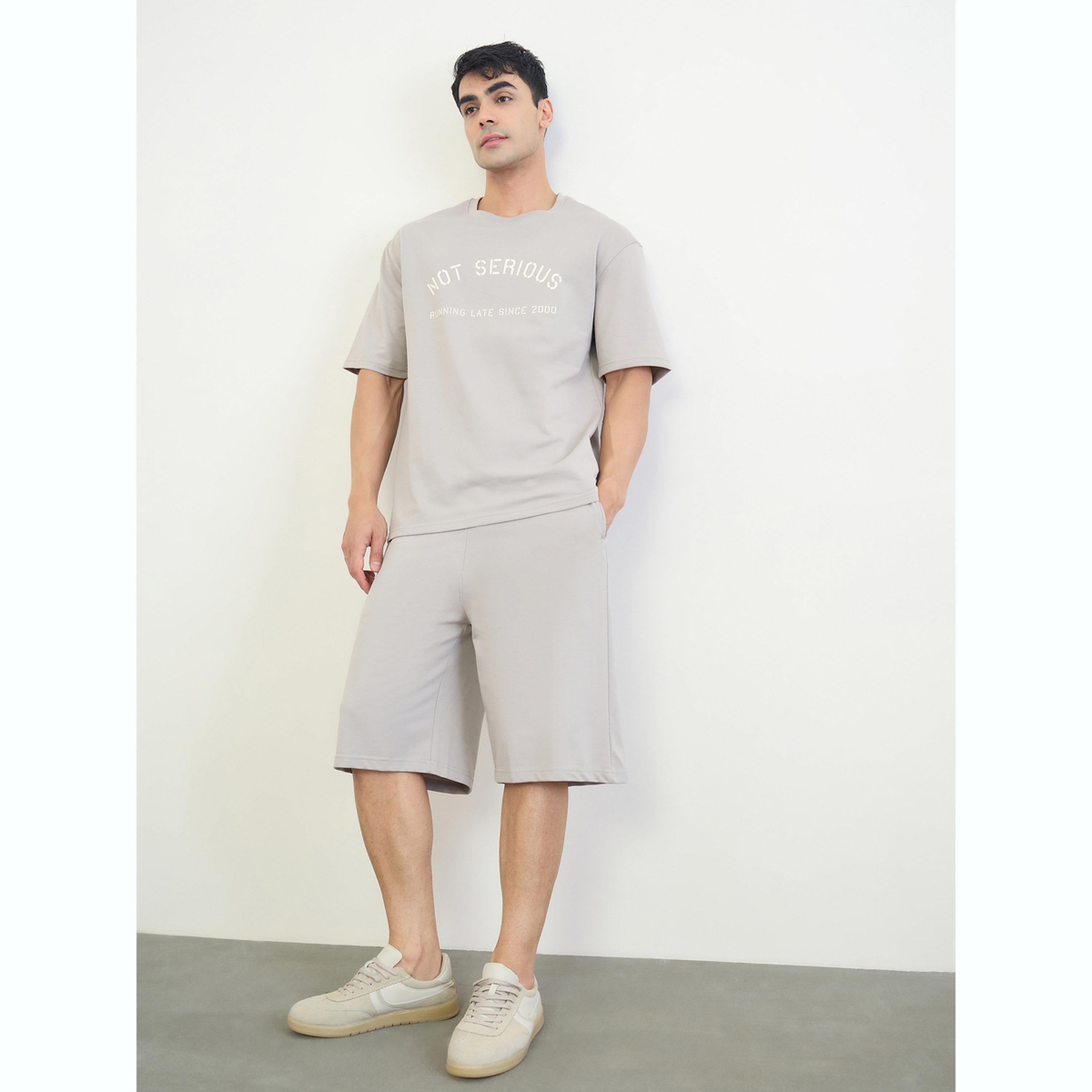 مجموعة من شورت وتيشيرت بقصة مريحة وطبعة شعار-men-clothing-coordsets-image-2