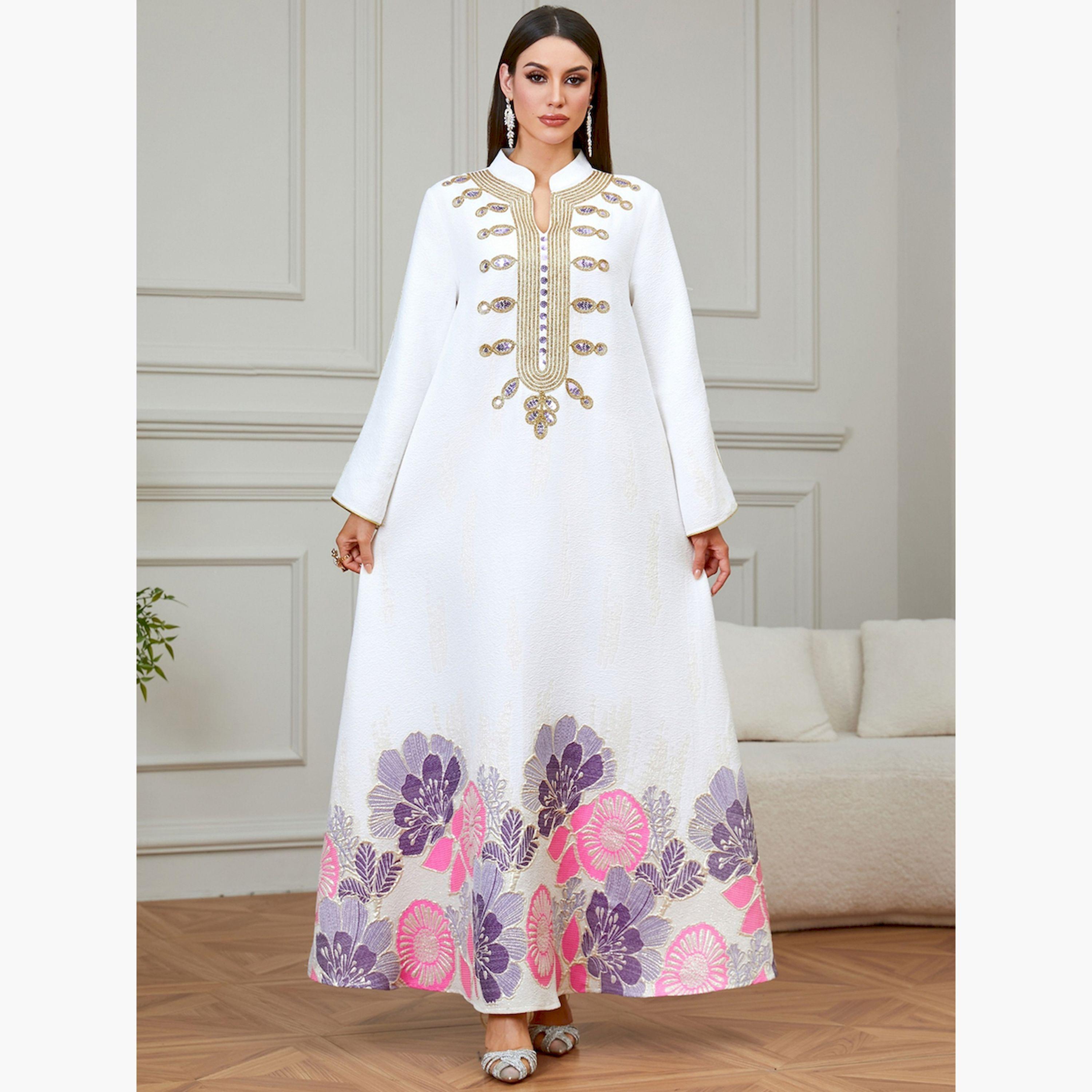 تيك تو × ستايلي - جلابية بيضاء مطرزة بنقوش زهرية تصميم A-women-arabicclothing-jalabiyas-image-1
