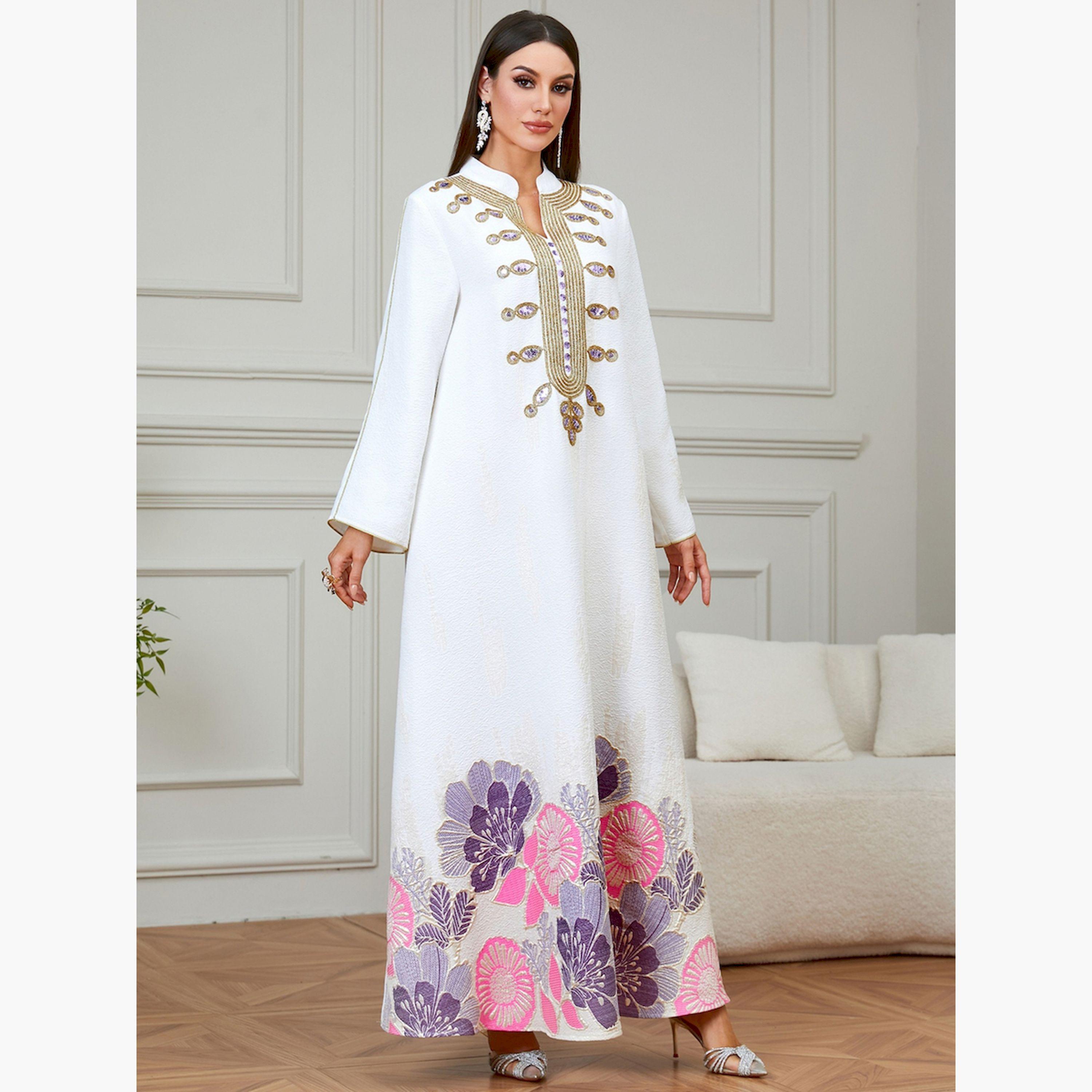 تيك تو × ستايلي - جلابية بيضاء مطرزة بنقوش زهرية تصميم A-women-arabicclothing-jalabiyas-image-2