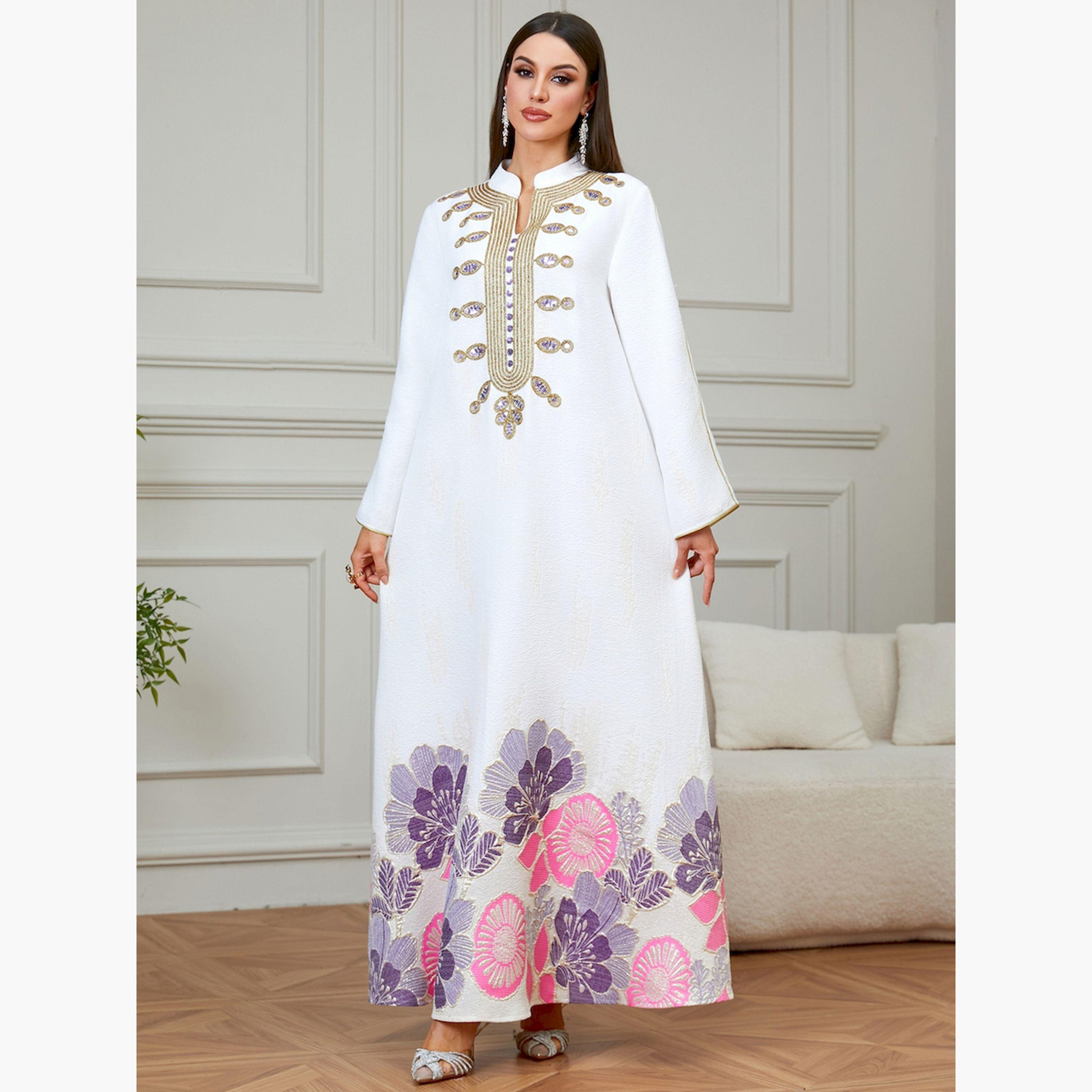 تيك تو × ستايلي - جلابية بيضاء مطرزة بنقوش زهرية تصميم A-women-arabicclothing-jalabiyas-image-3