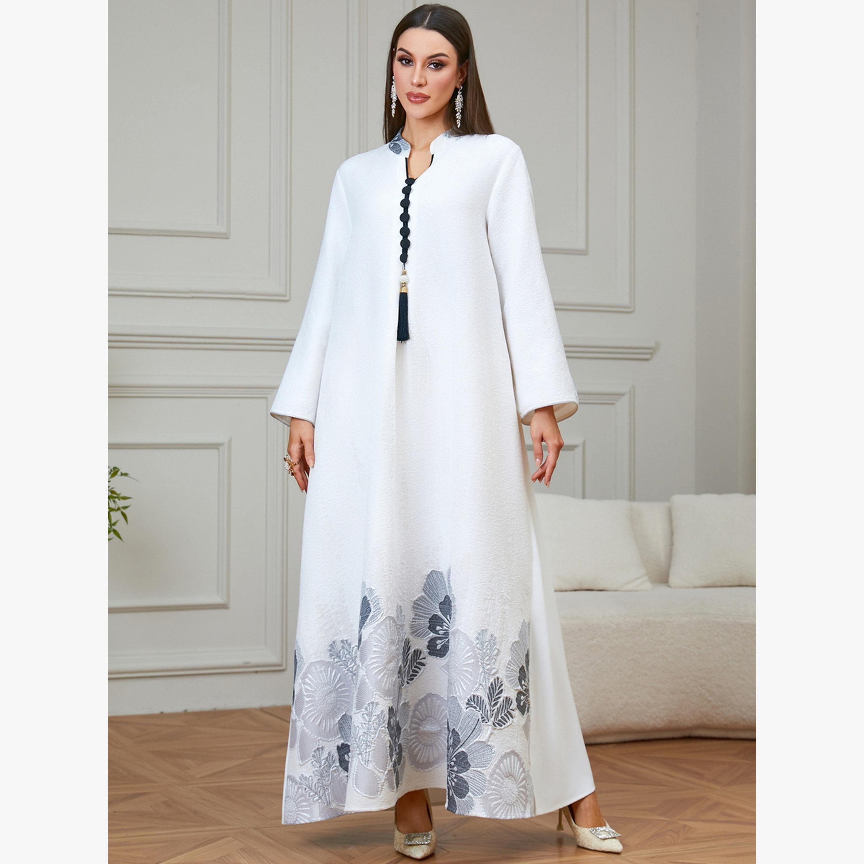 جلابية بملمس بارز وتفاصيل شرابات أزهار-women-arabicclothing-jalabiyas-image-5