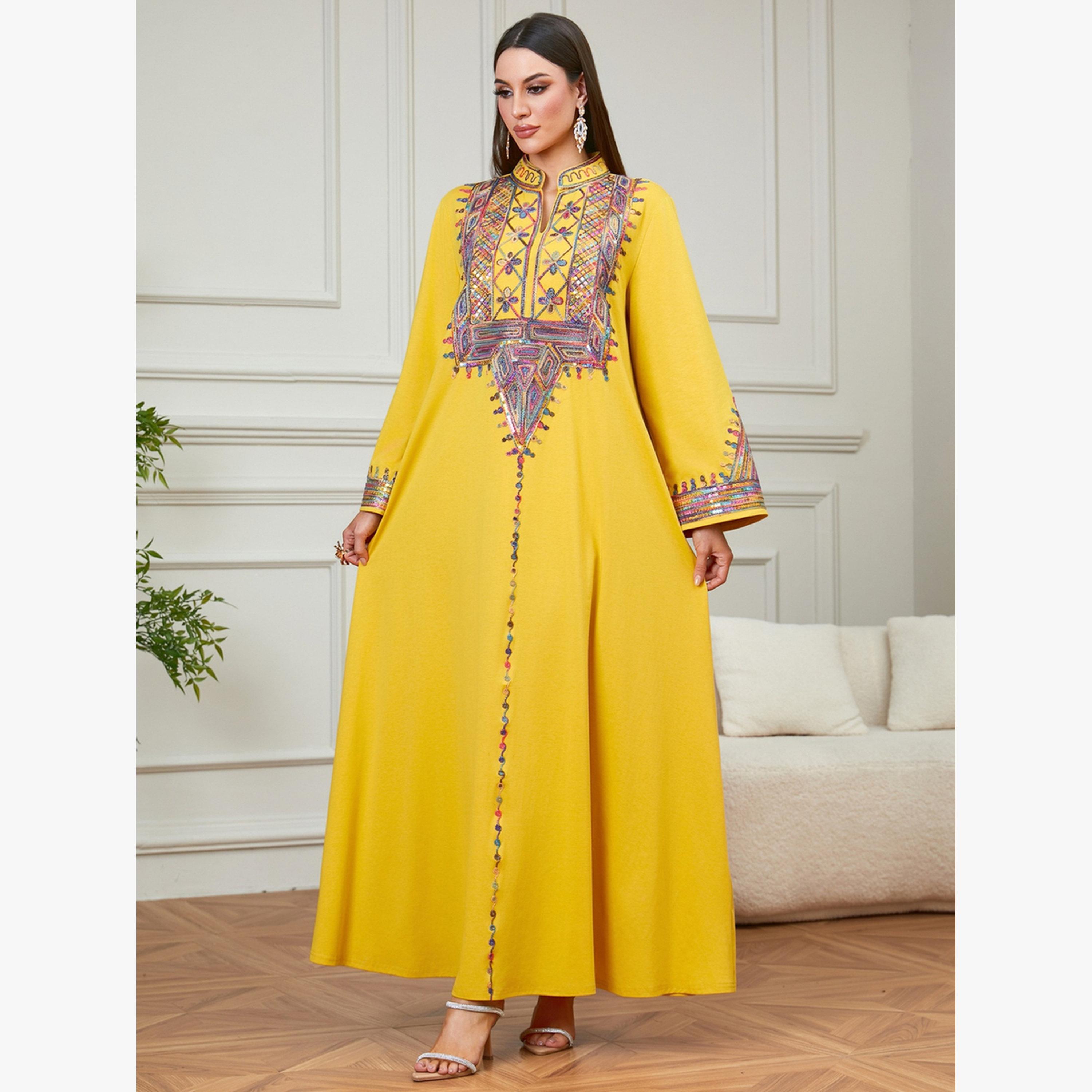 جلابية بحافة واسعة وتفاصيل مُطرّزة-women-arabicclothing-jalabiyas-image-2
