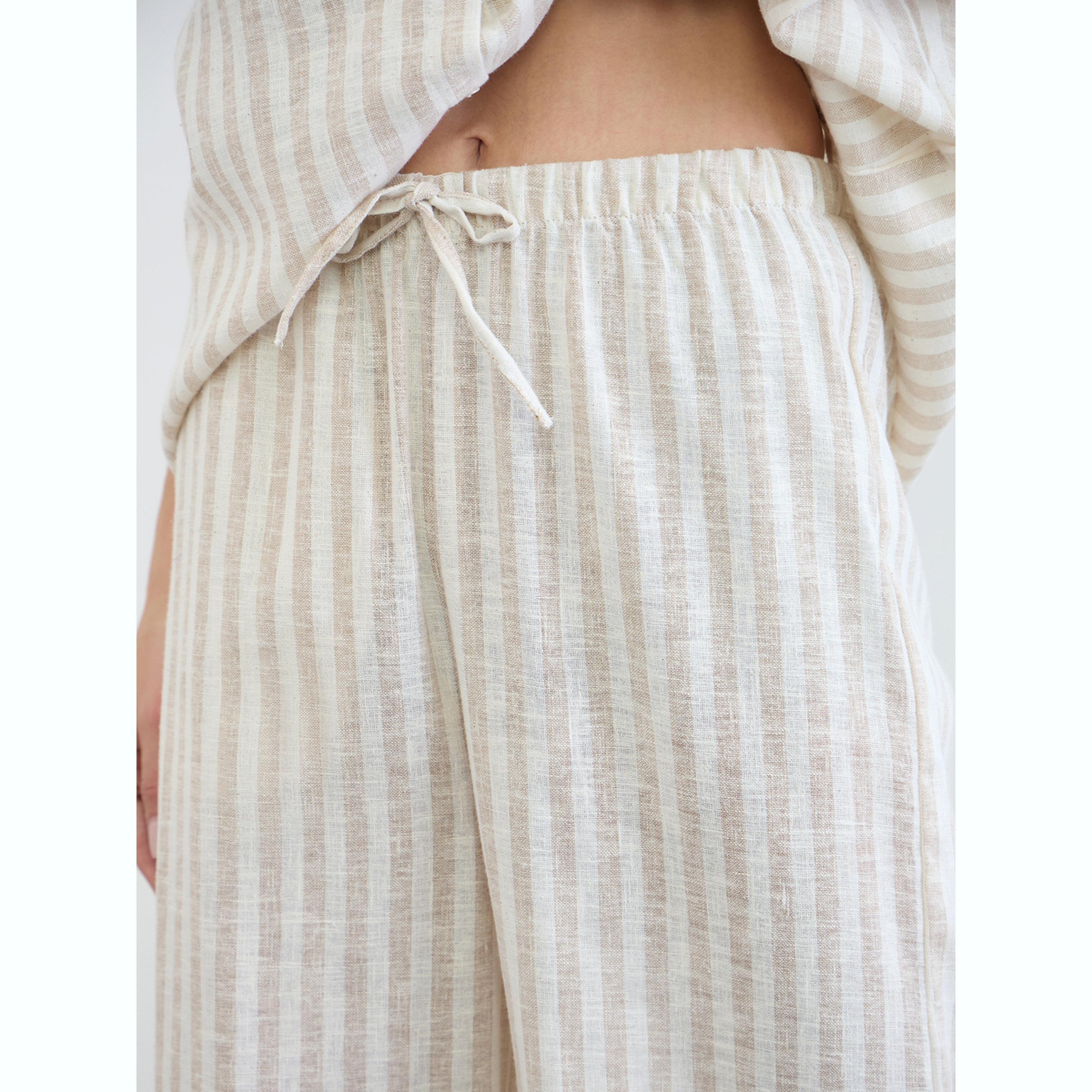 مجموعة من بنطال بأرجل واسعة وبلوزة مخططة-women-clothing-coordsets-image-6