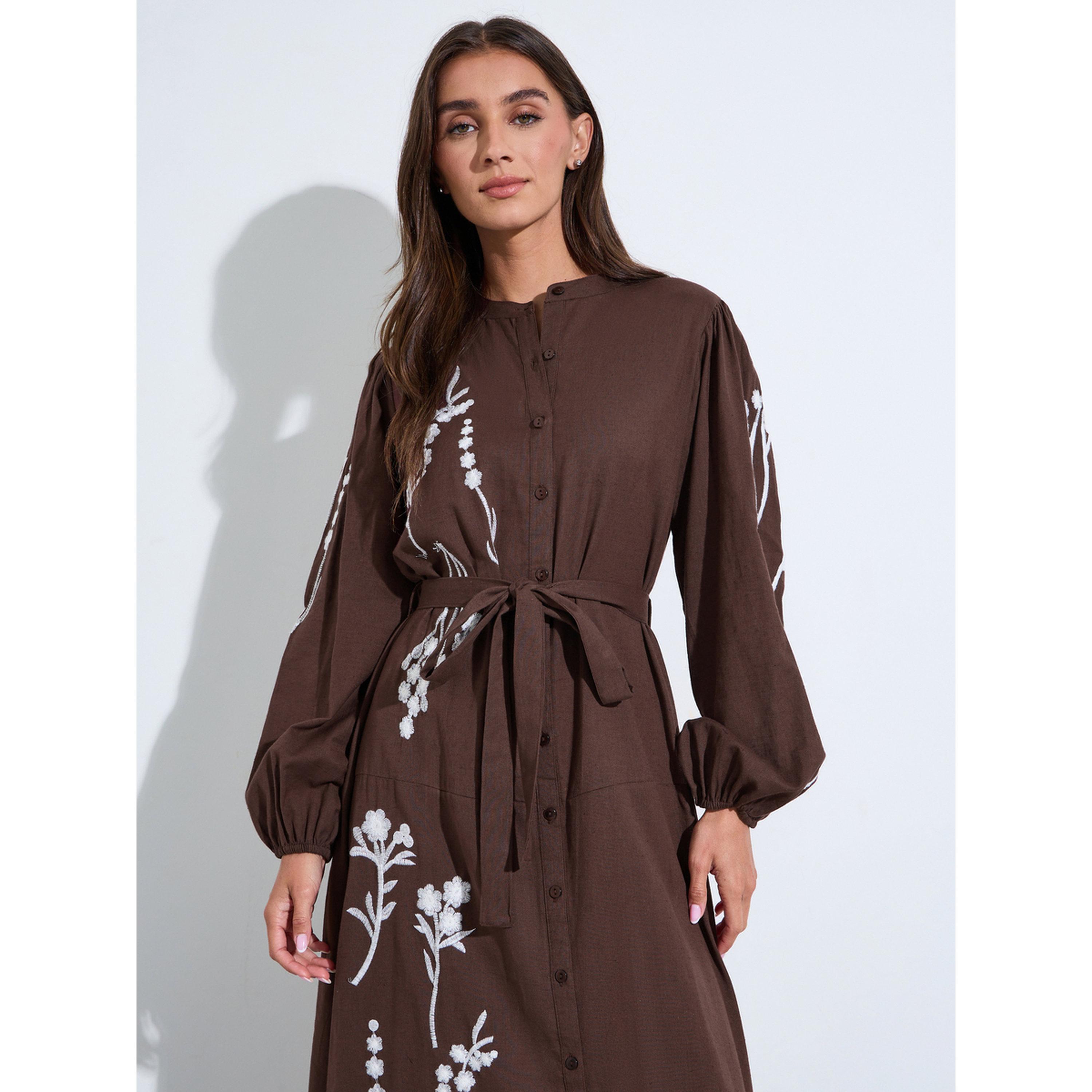ستايلي - فستان ماكسي بني مطرز رباط عند الخصر وأكمام طويلة منفوخة-women-clothing-dresses-image-2