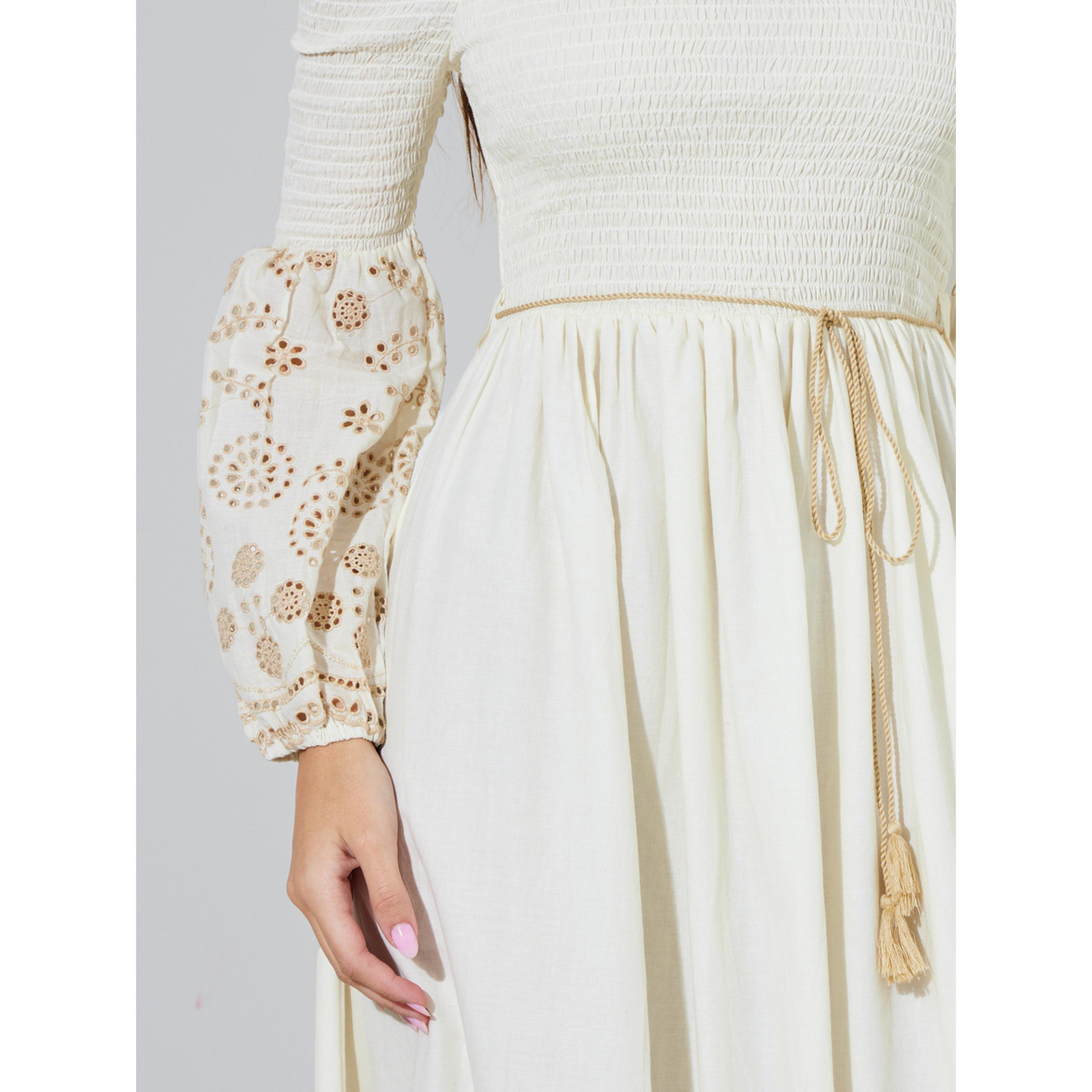 فستان طويل بحافة واسعة بأكتاف مكشوفة وتفاصيل أربطة وشيفلي باللون أوف وايت-women-clothing-dresses-image-5