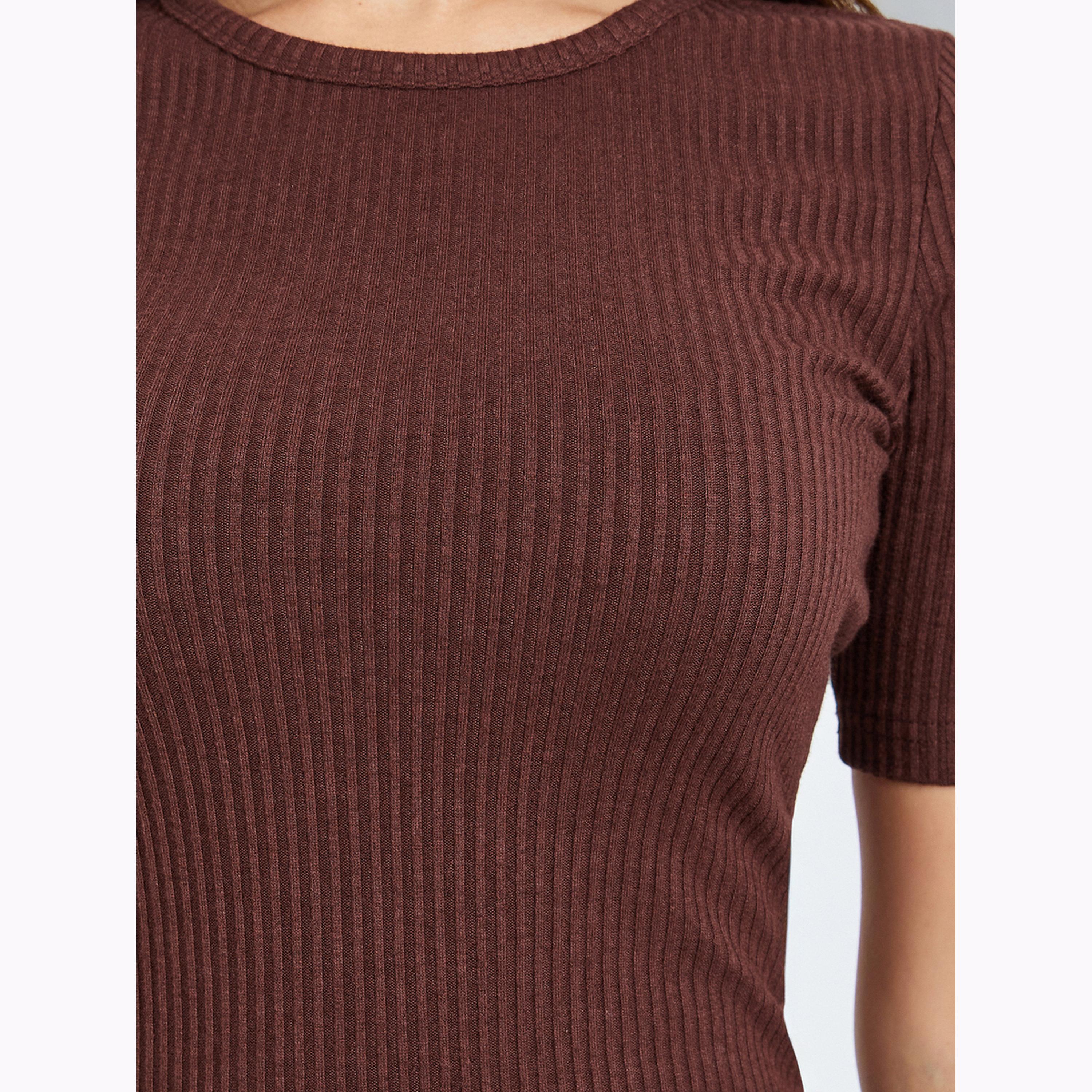 بلوزة محبوكة مضلعة بلون بني-women-clothing-tshirts-image-4