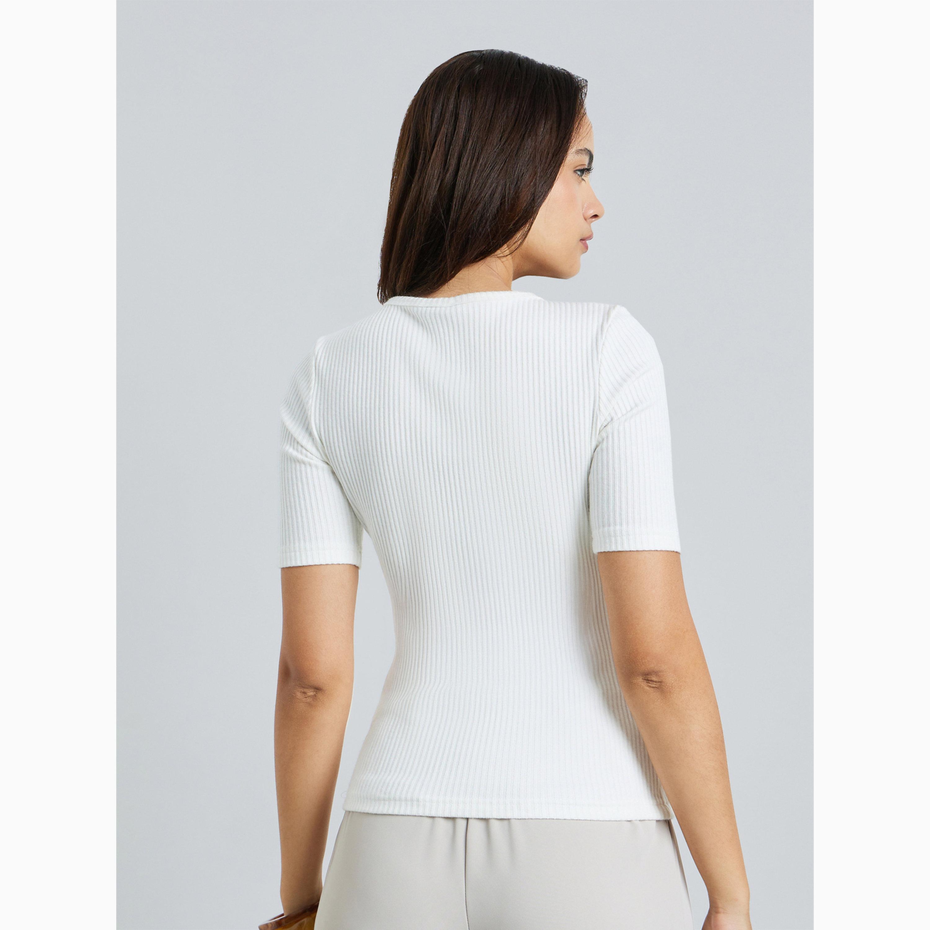 بلوزة محبوكة مضلعة بلون أوف وايت-women-clothing-tshirts-image-4