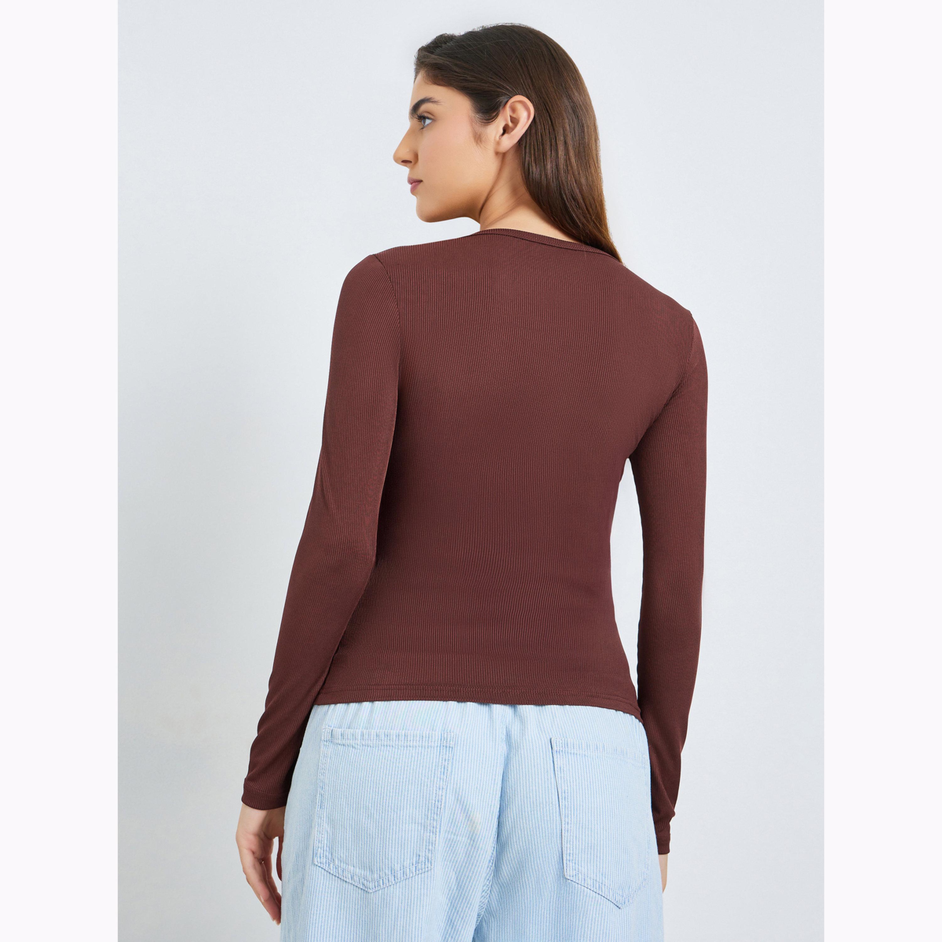 بلوزة محبوكة مضلعة بأكمام طويلة بلون بني-women-clothing-tshirts-image-4