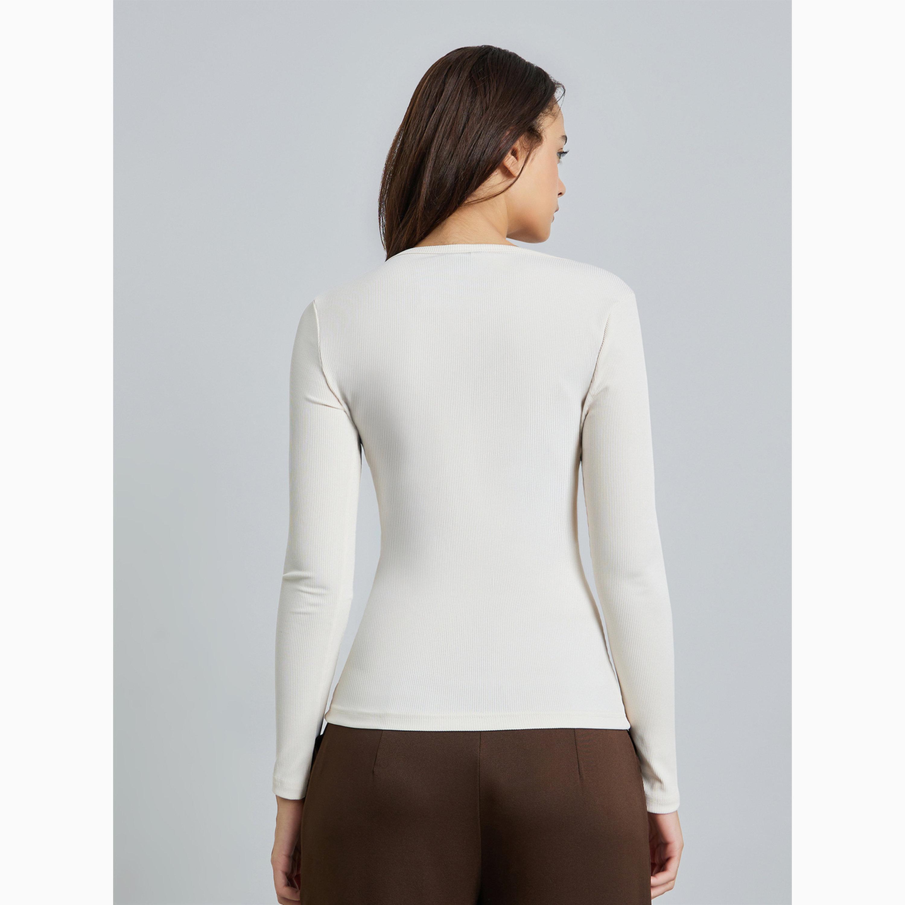 بلوزة محبوكة مضلعة بأكمام طويلة بلون أوف وايت-women-clothing-tshirts-image-3