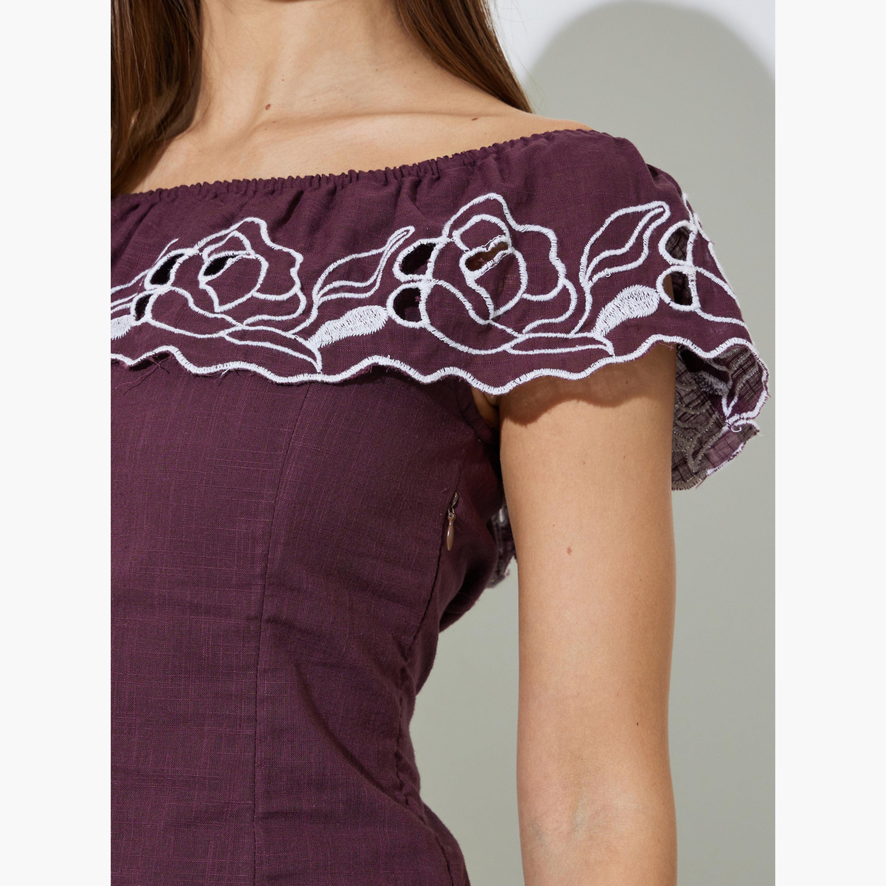 بلوزة بأكتاف مكشوفة وتفاصيل مُطرّزة-women-clothing-shirtsandblouses-blouses-image-5