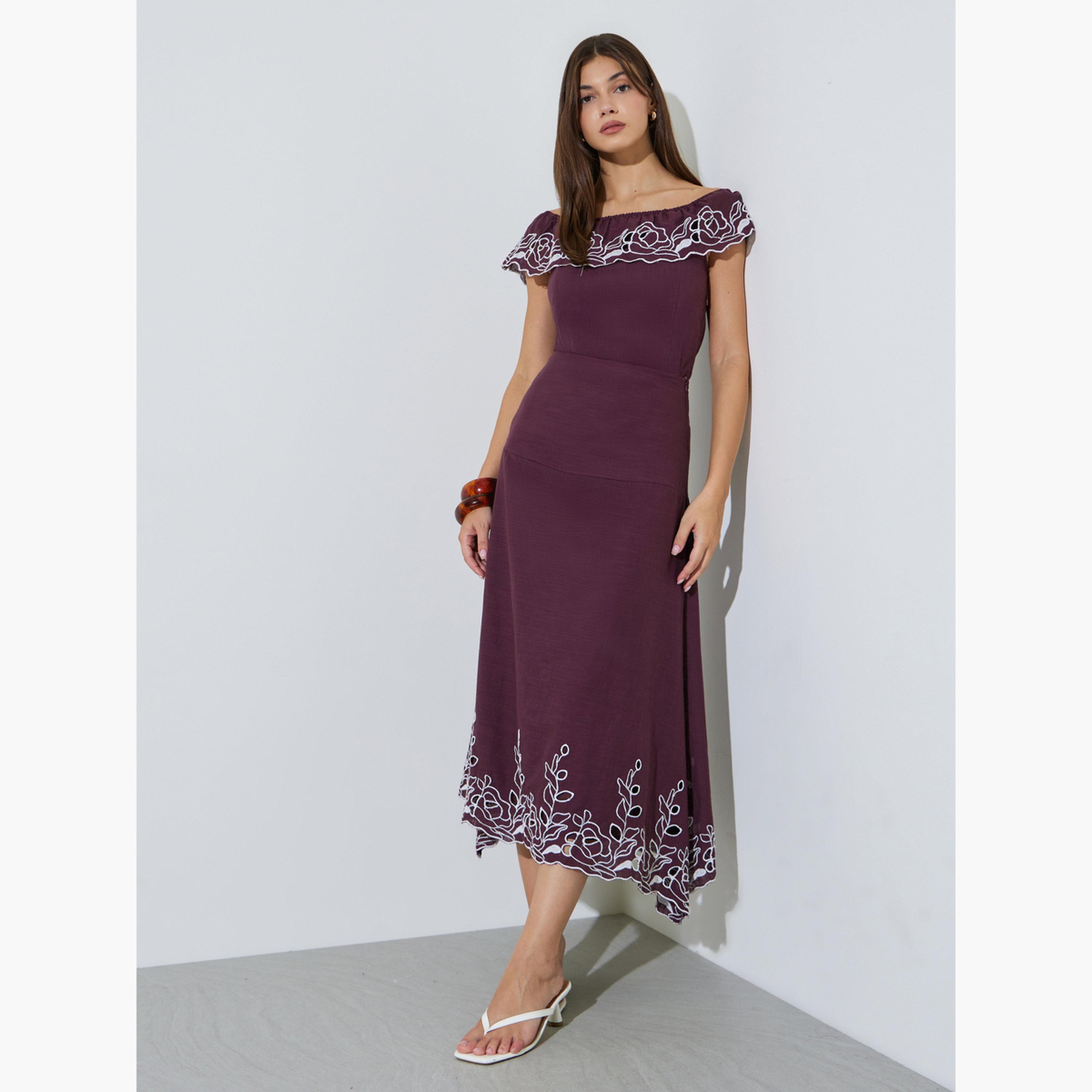 تنورة طويلة بحافة واسعة وتفاصيل مُطرّزة-women-clothing-skirts-image-2