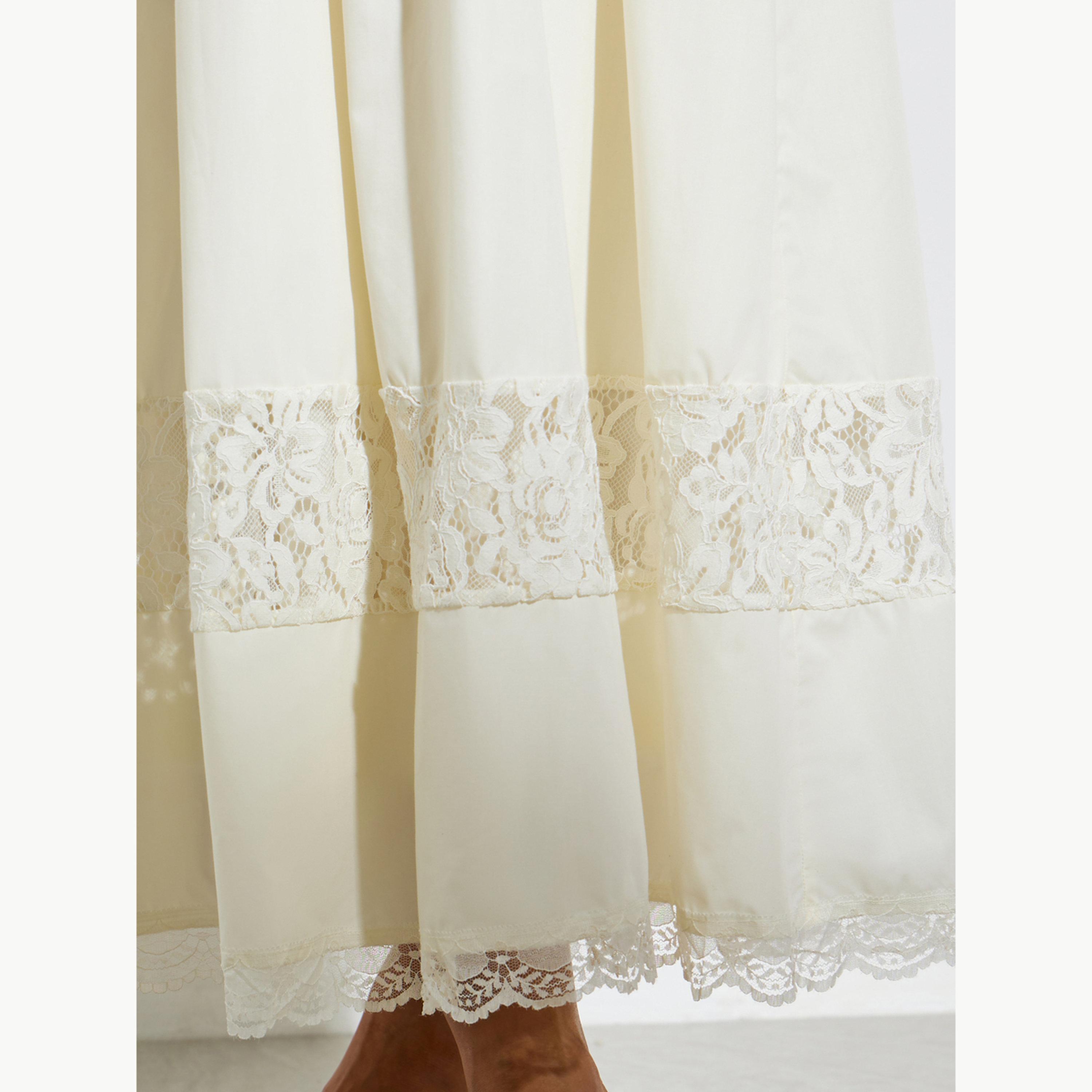 فستان طويل بحافة واسعة وتفاصيل دانتيل-women-clothing-dresses-image-4