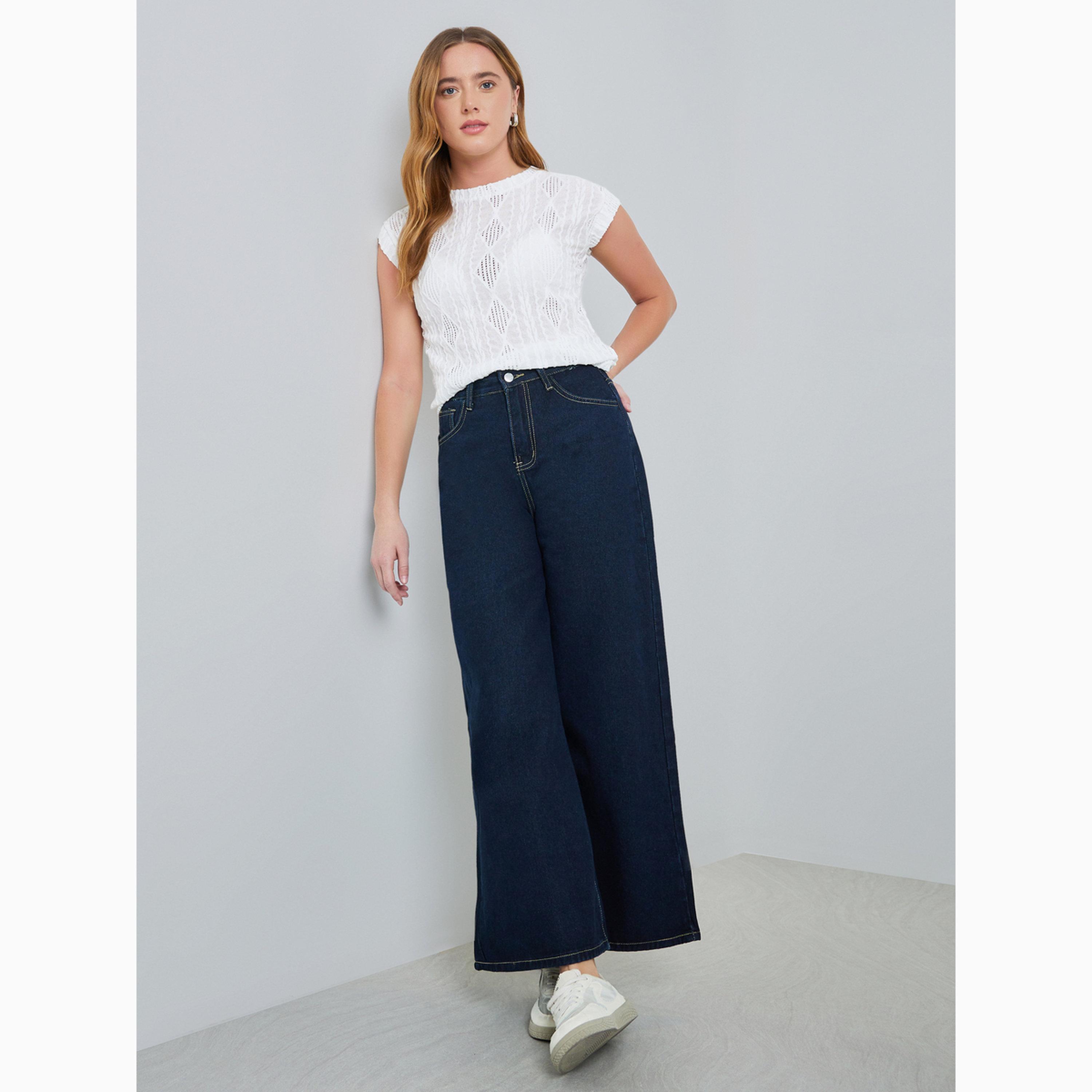 بلوزة بنسيج بارز وأكمام قصيرة وياقة دائرية-women-clothing-shirtsandblouses-blouses-image-2