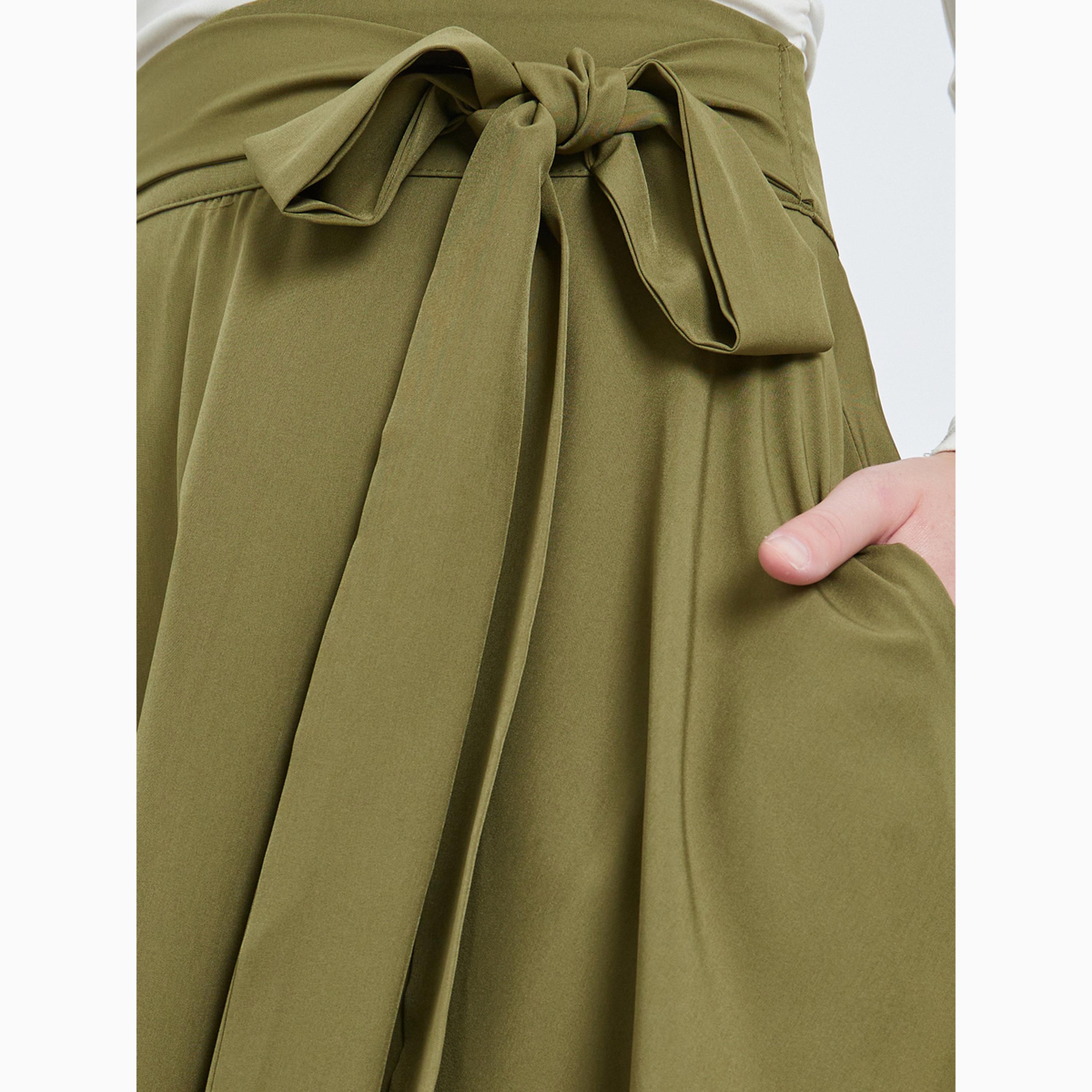 تنورة بطول الركبة بحافة واسعة وتفاصيل ربط-women-clothing-bottoms-skirts-image-3
